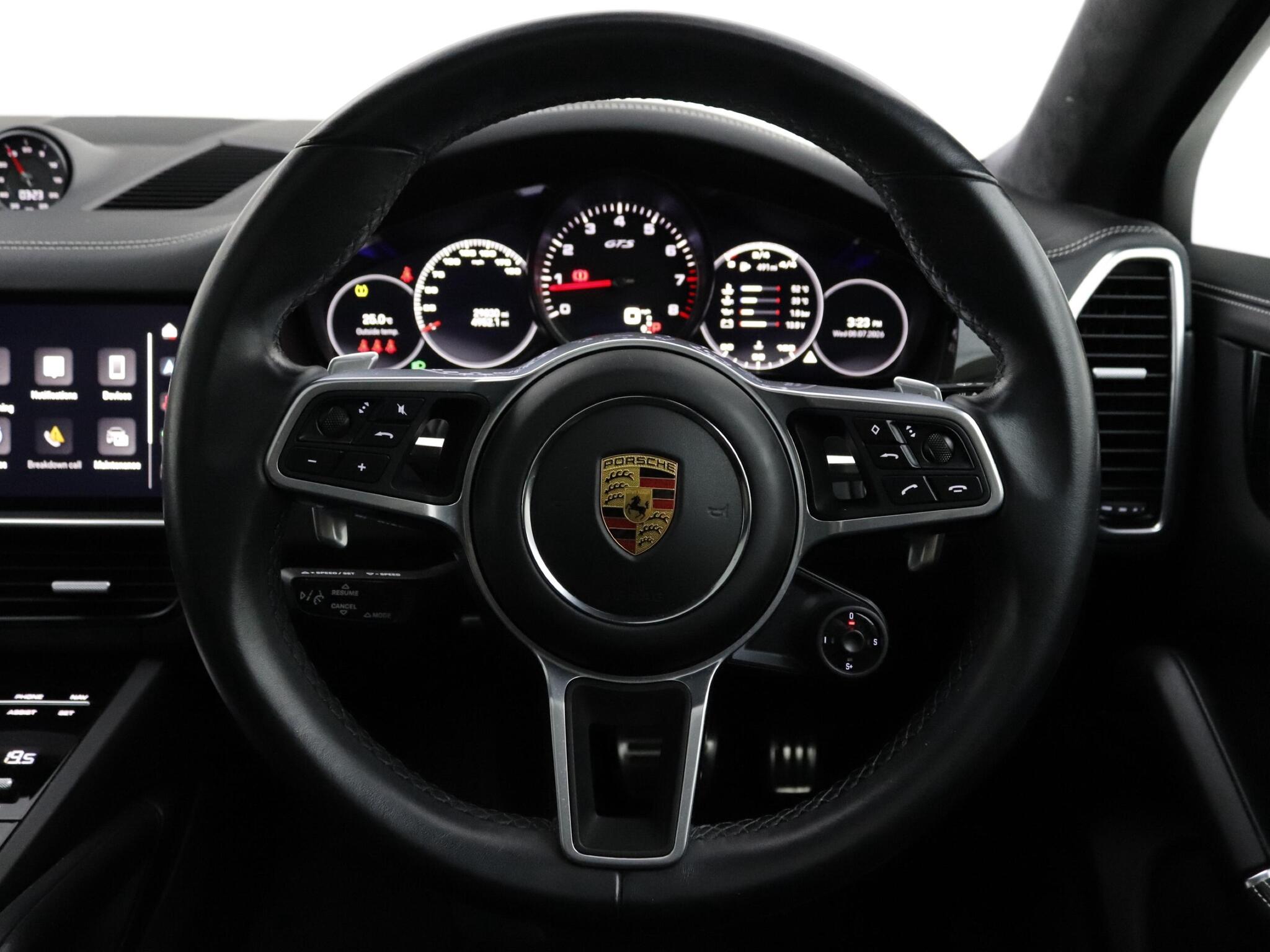 Porsche Cayenne view 11