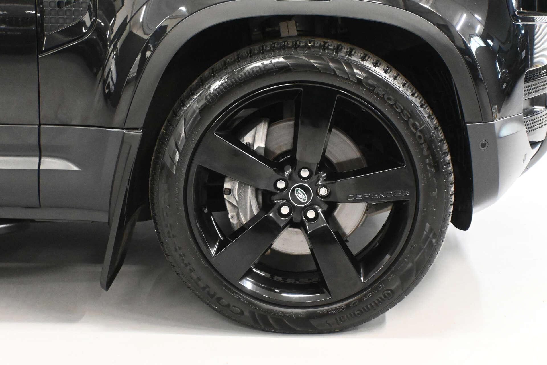 Land Rover Defender view 18