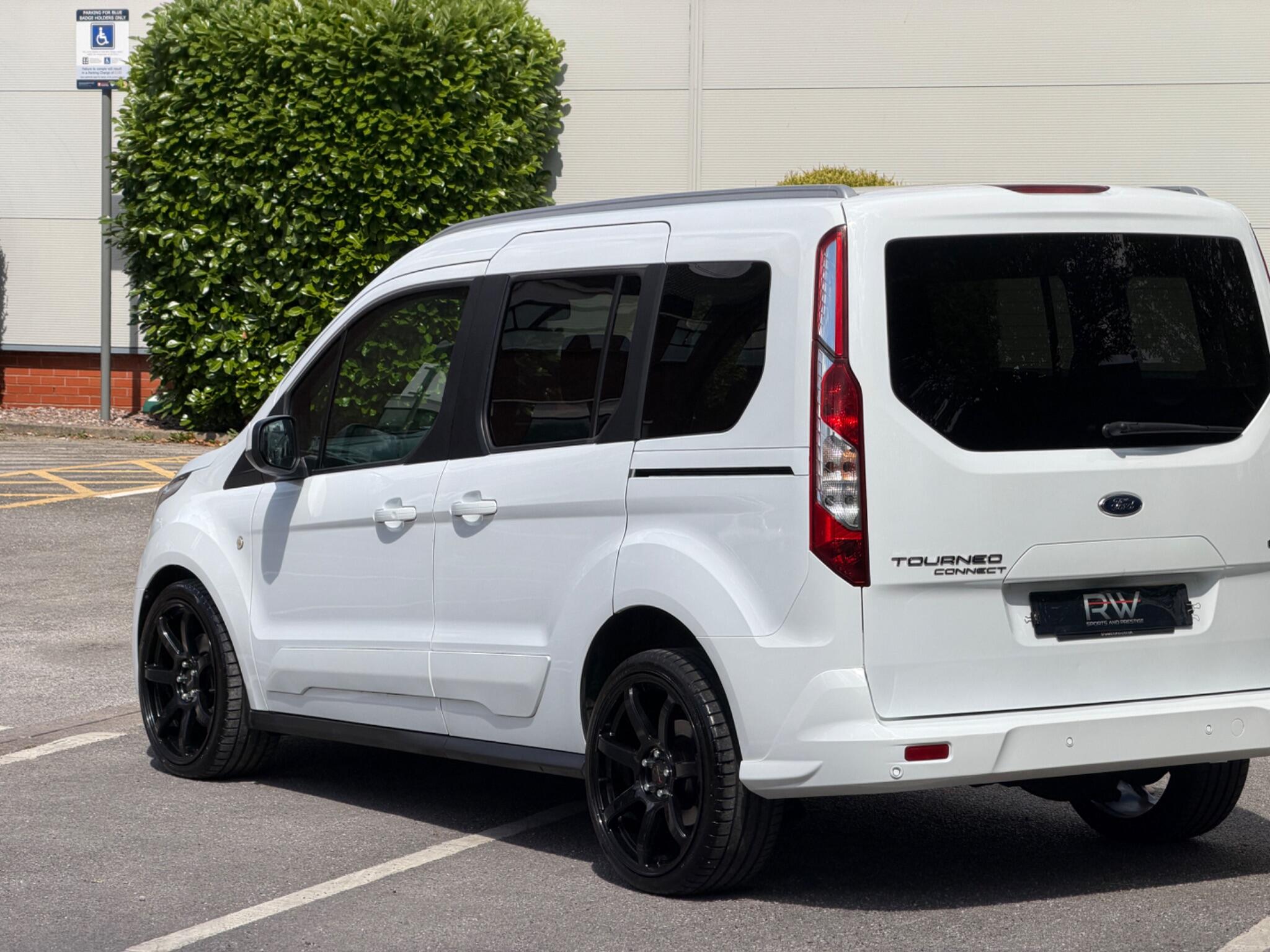 Ford Tourneo Connect view 37