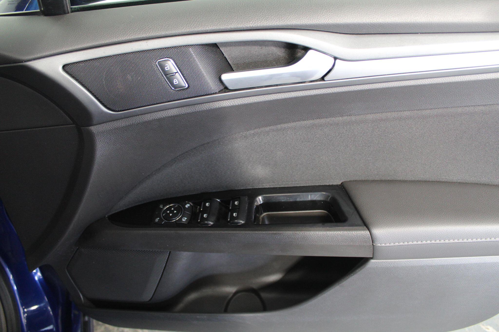 Ford Mondeo view 46