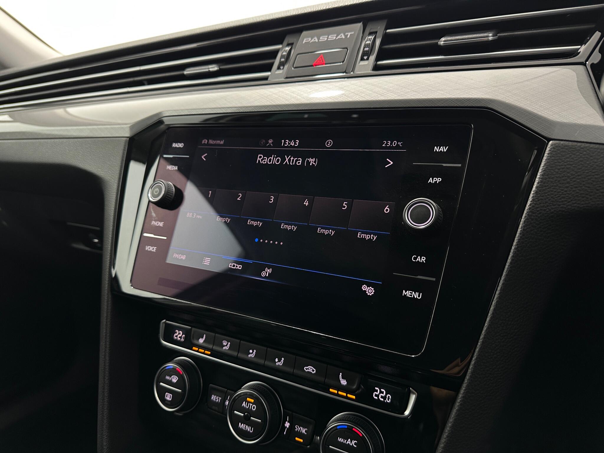 Volkswagen Passat view 26