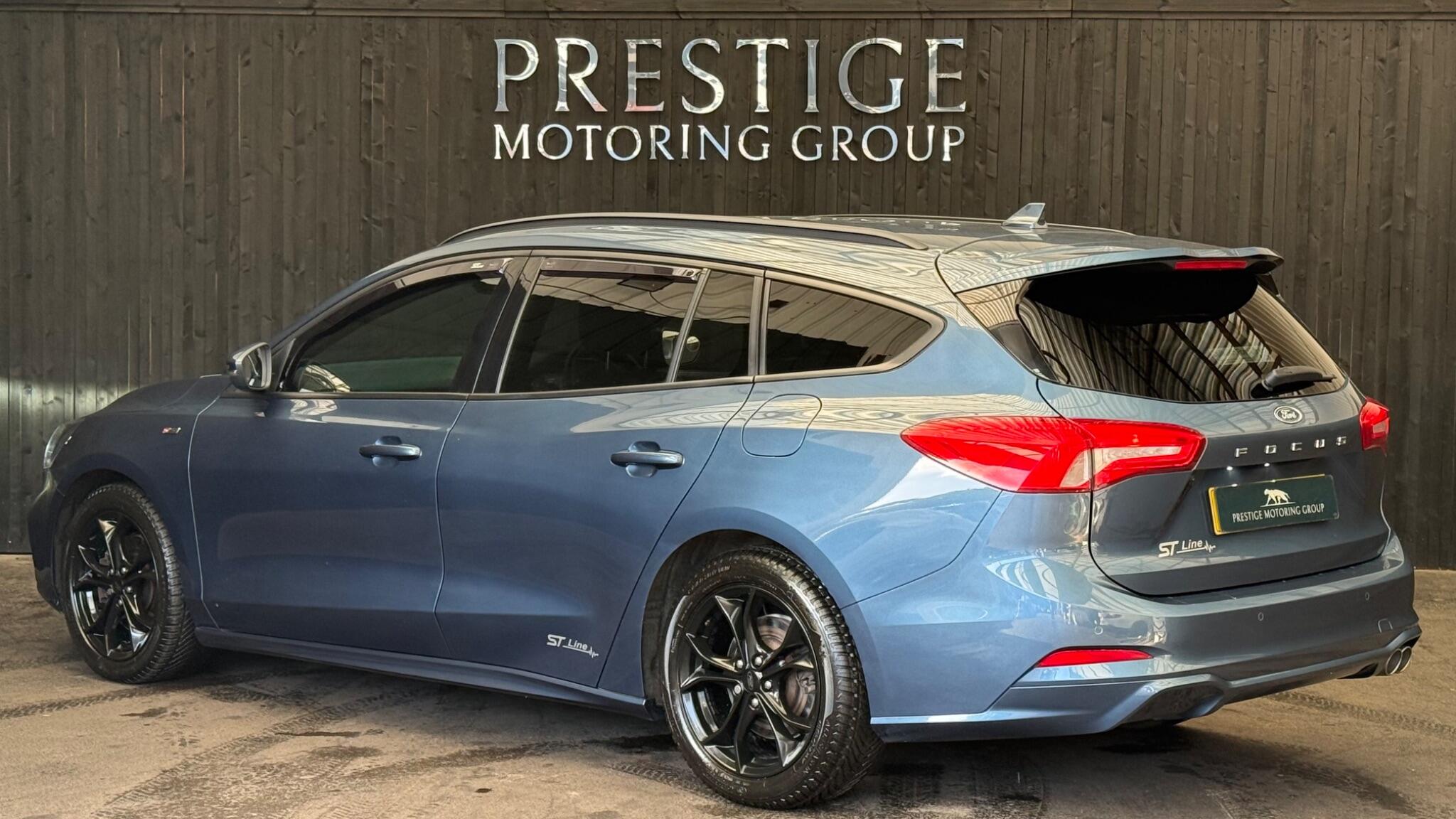 Ford Focus view 17
