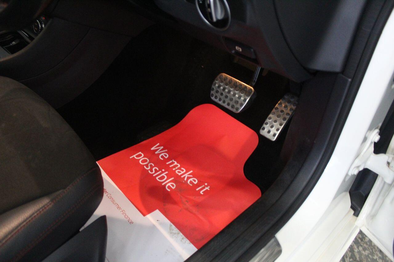 Mercedes-Benz Cla view 52