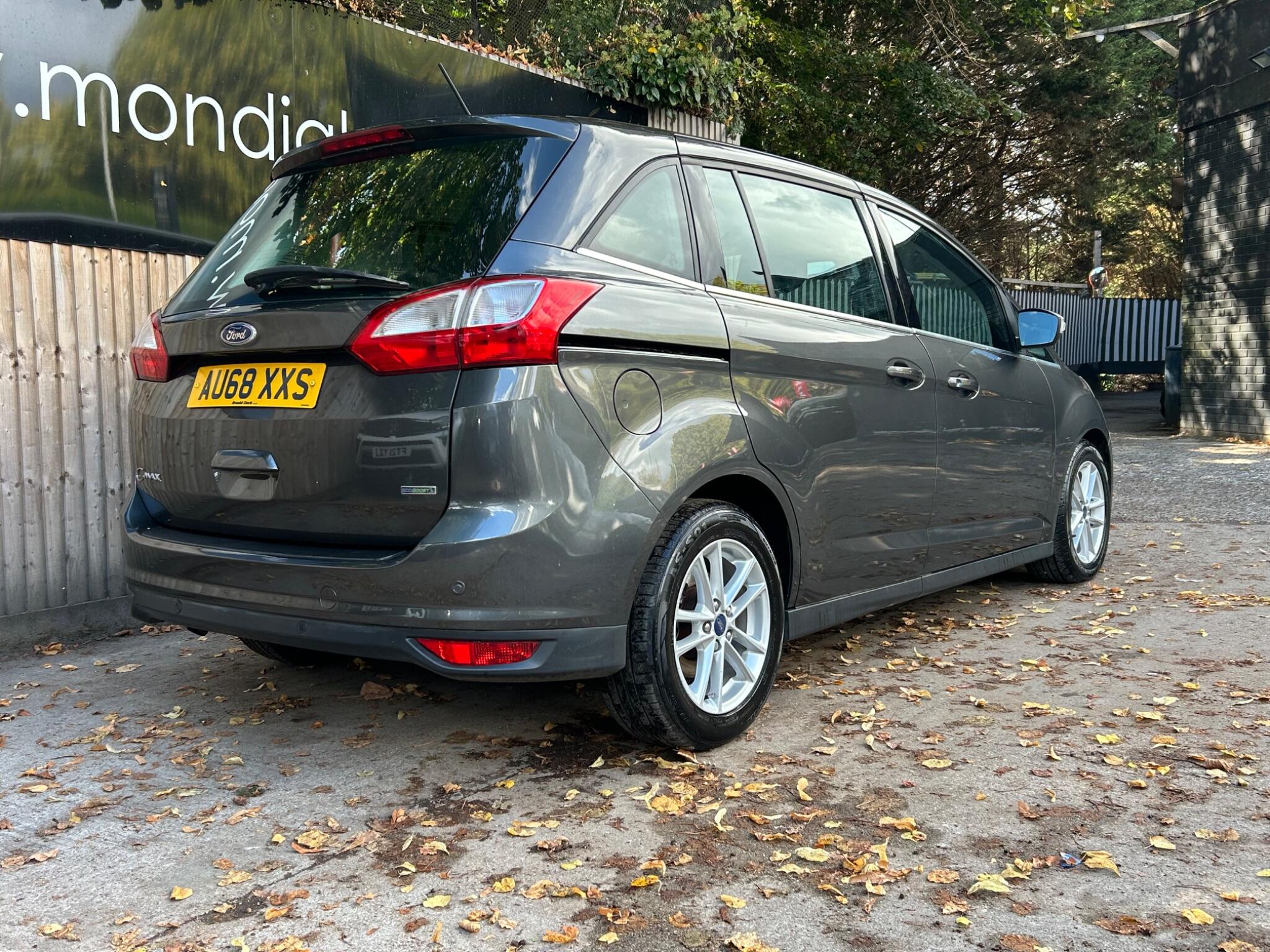 Ford Grand C-Max view 16