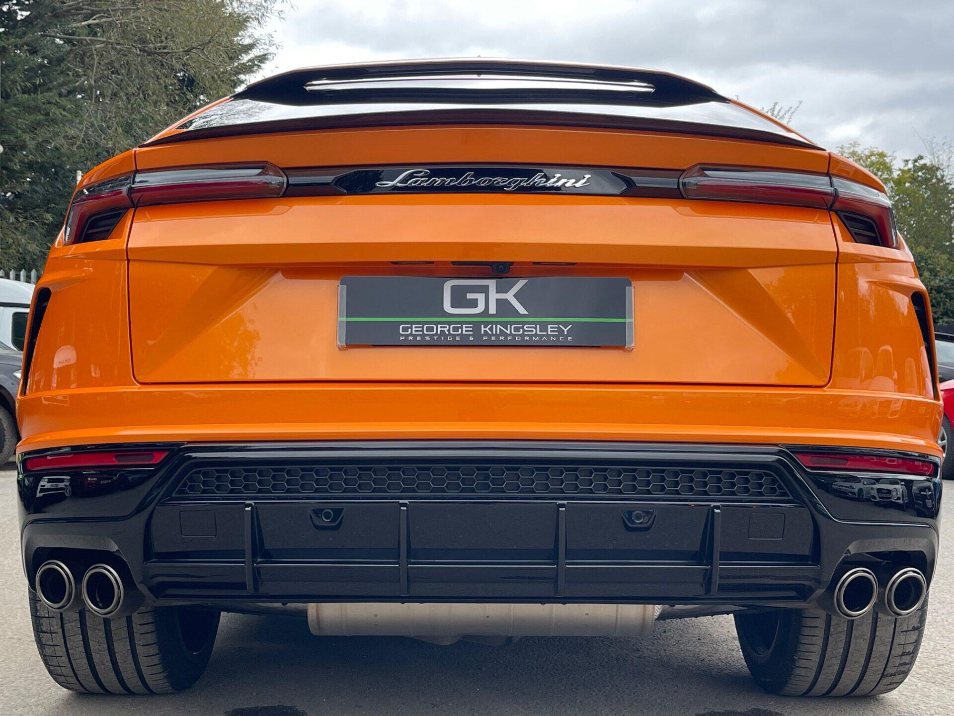 Lamborghini Urus view 89