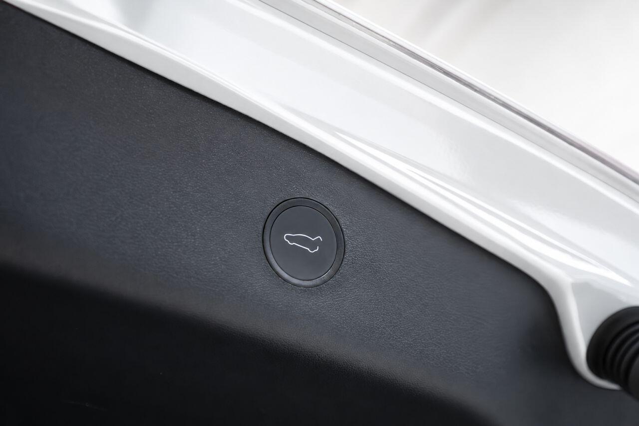 Tesla Model 3 view 18