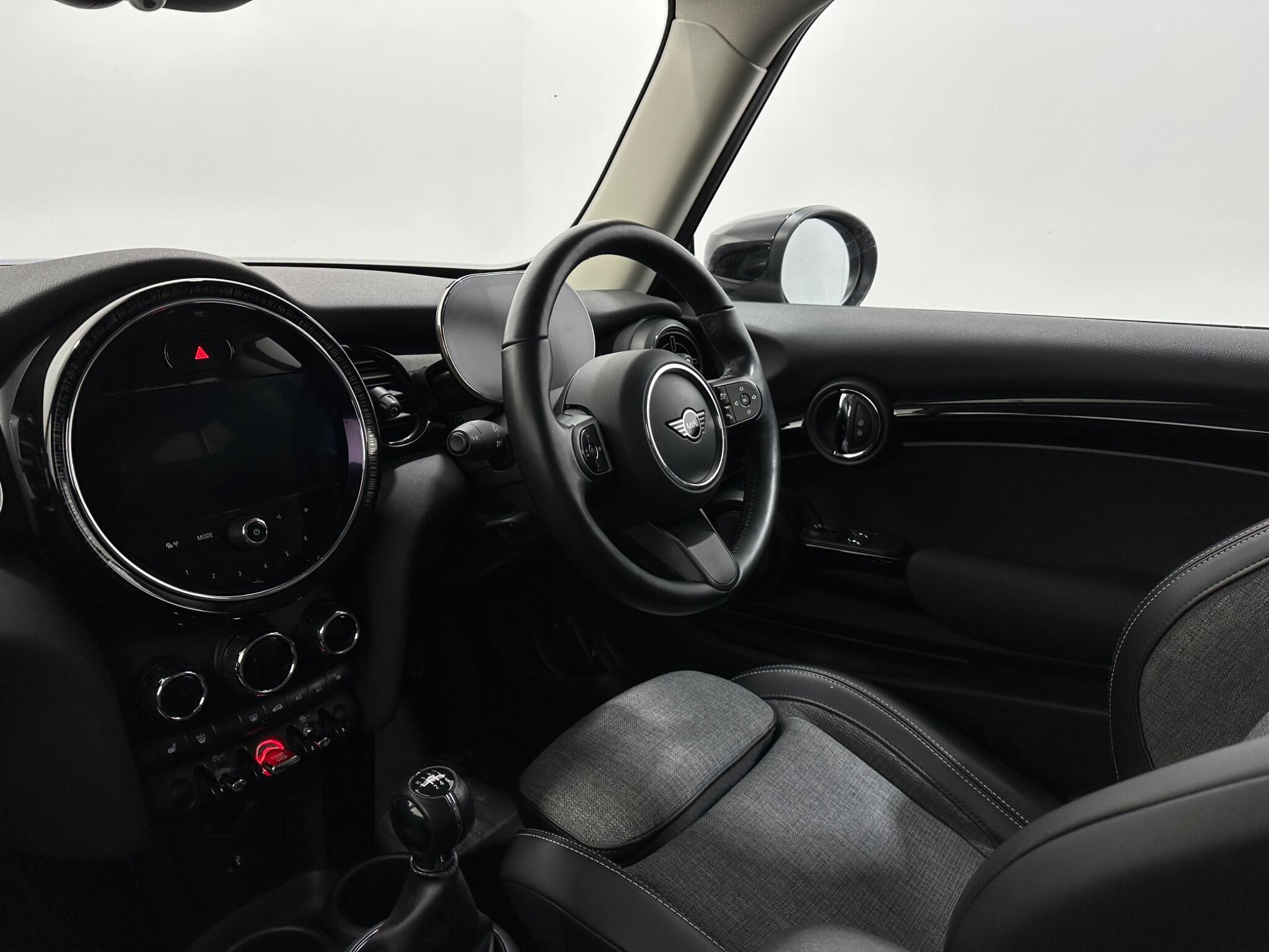Mini Hatch view 32