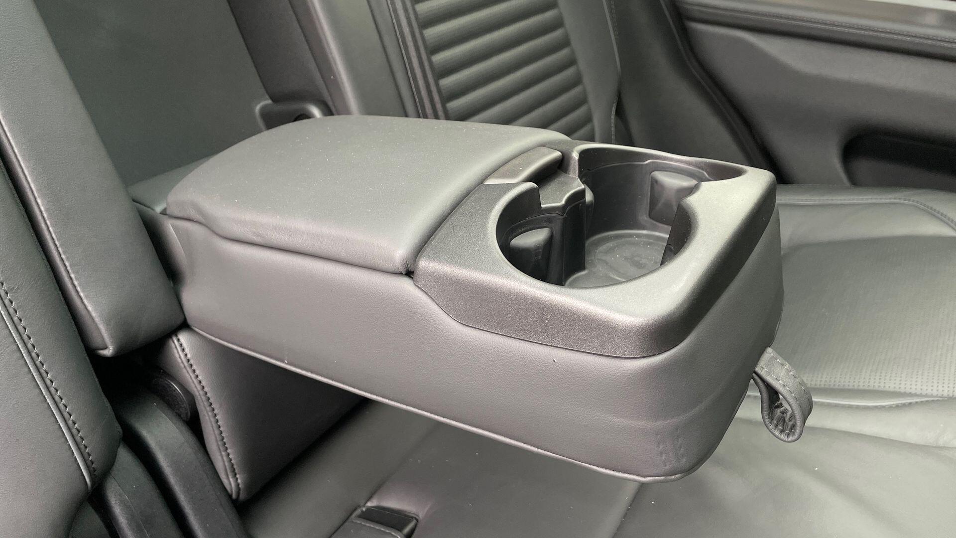 Land Rover Discovery Sport view 48