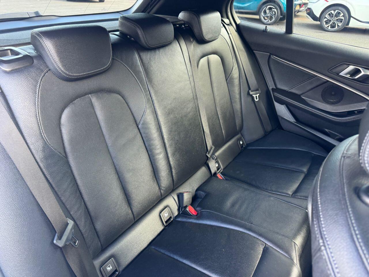 BMW 1 Series view 14