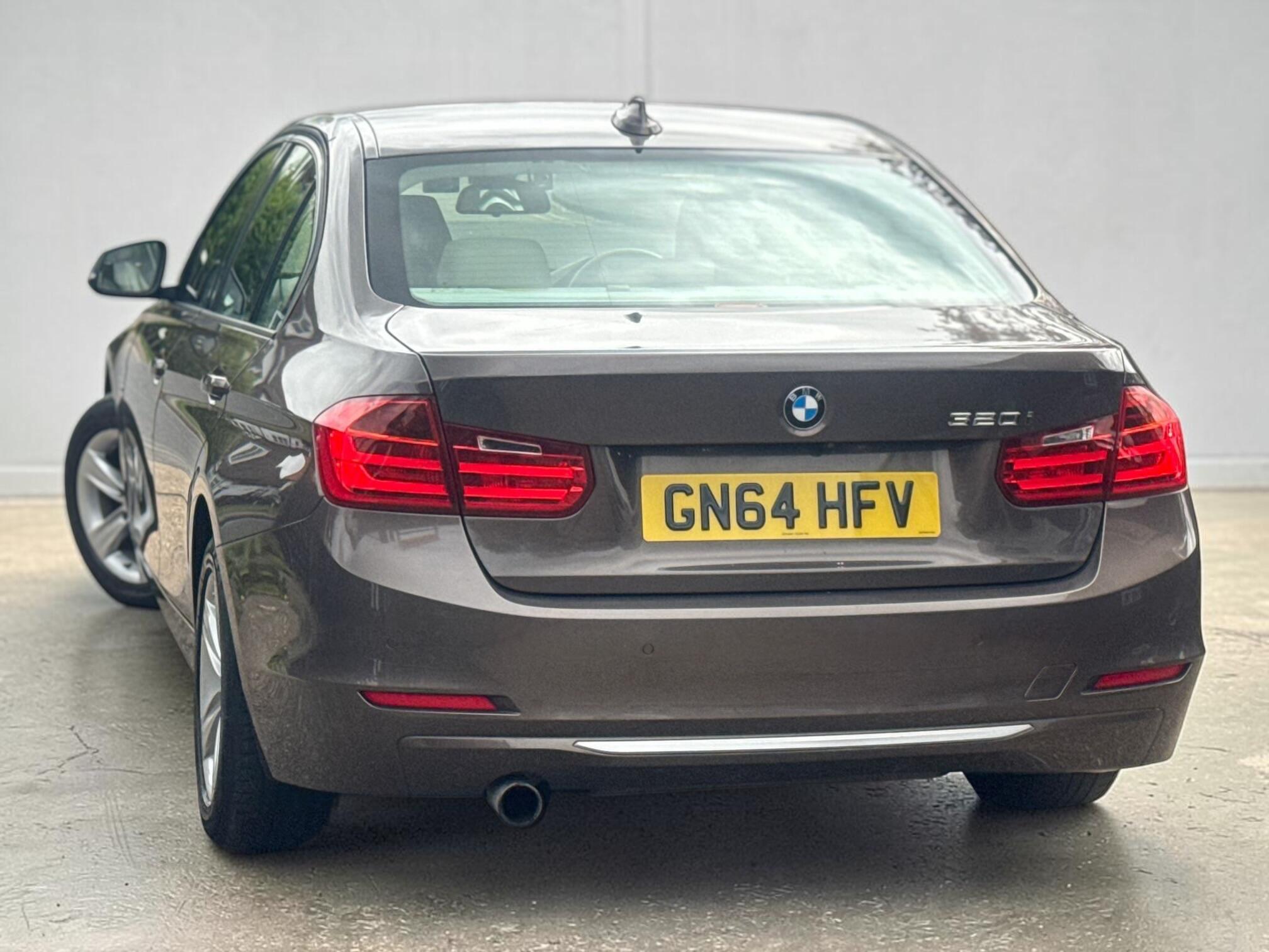 BMW 3 Series view 19