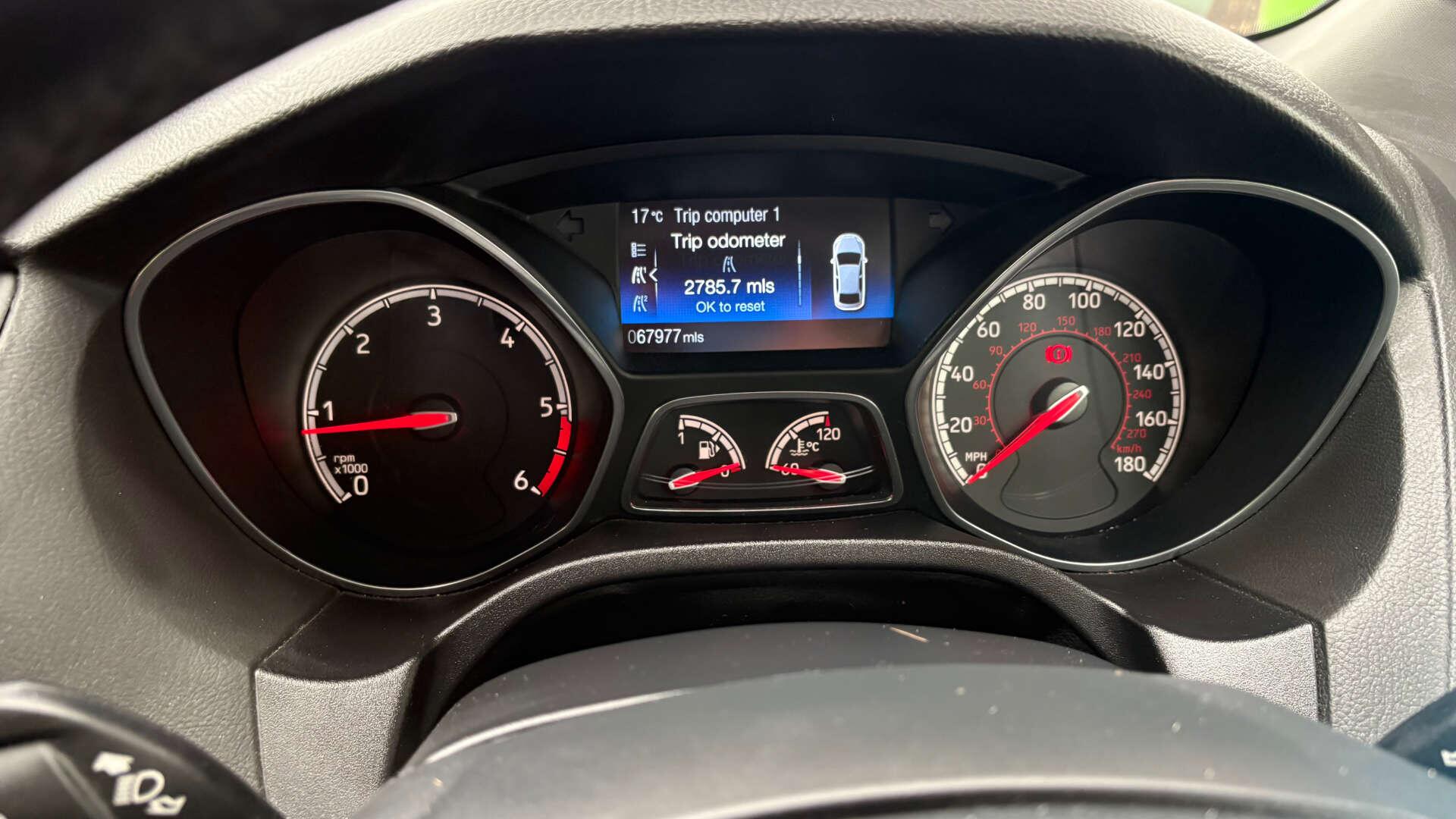 Ford Focus view 17