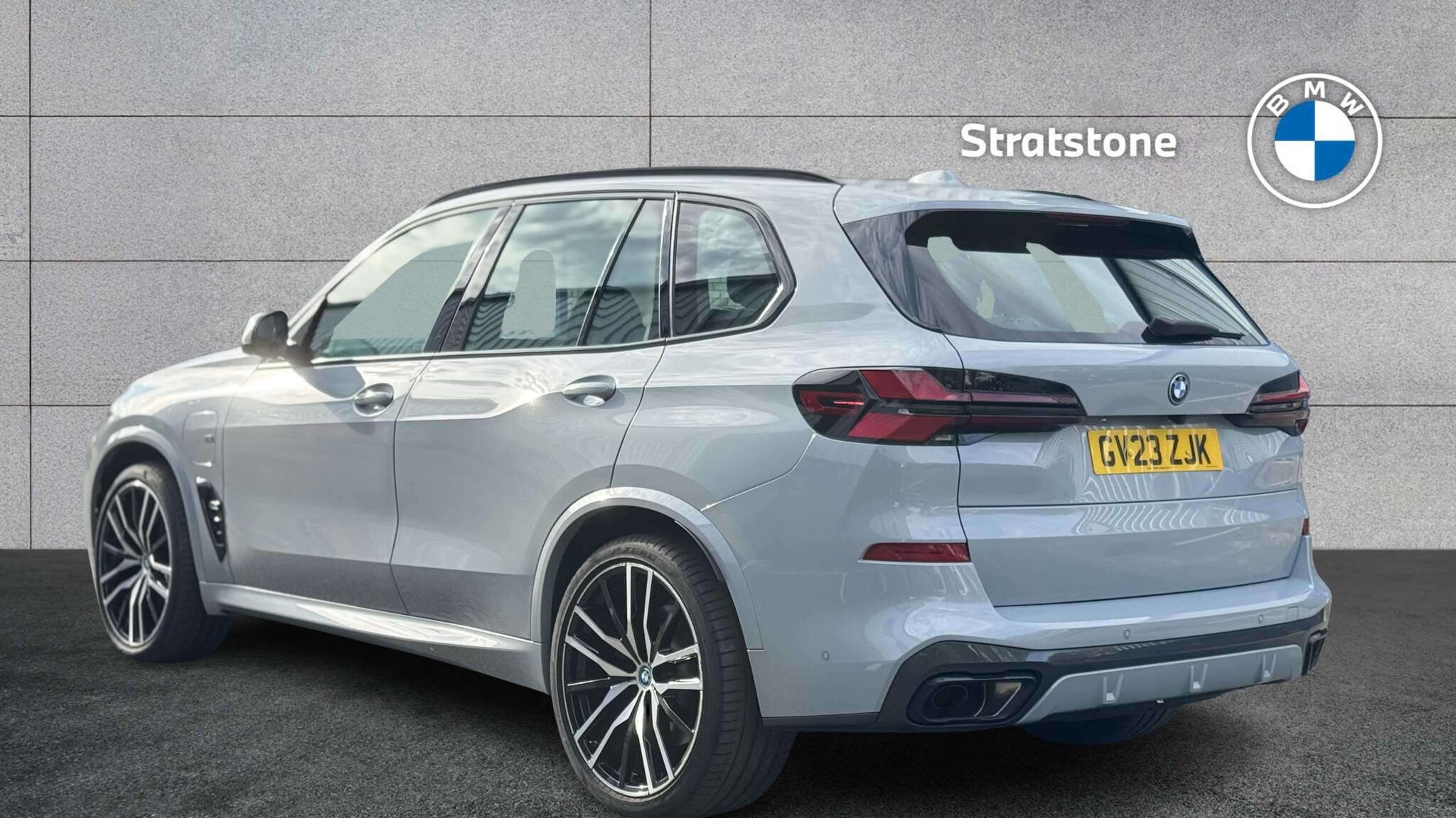 BMW X5 view 2