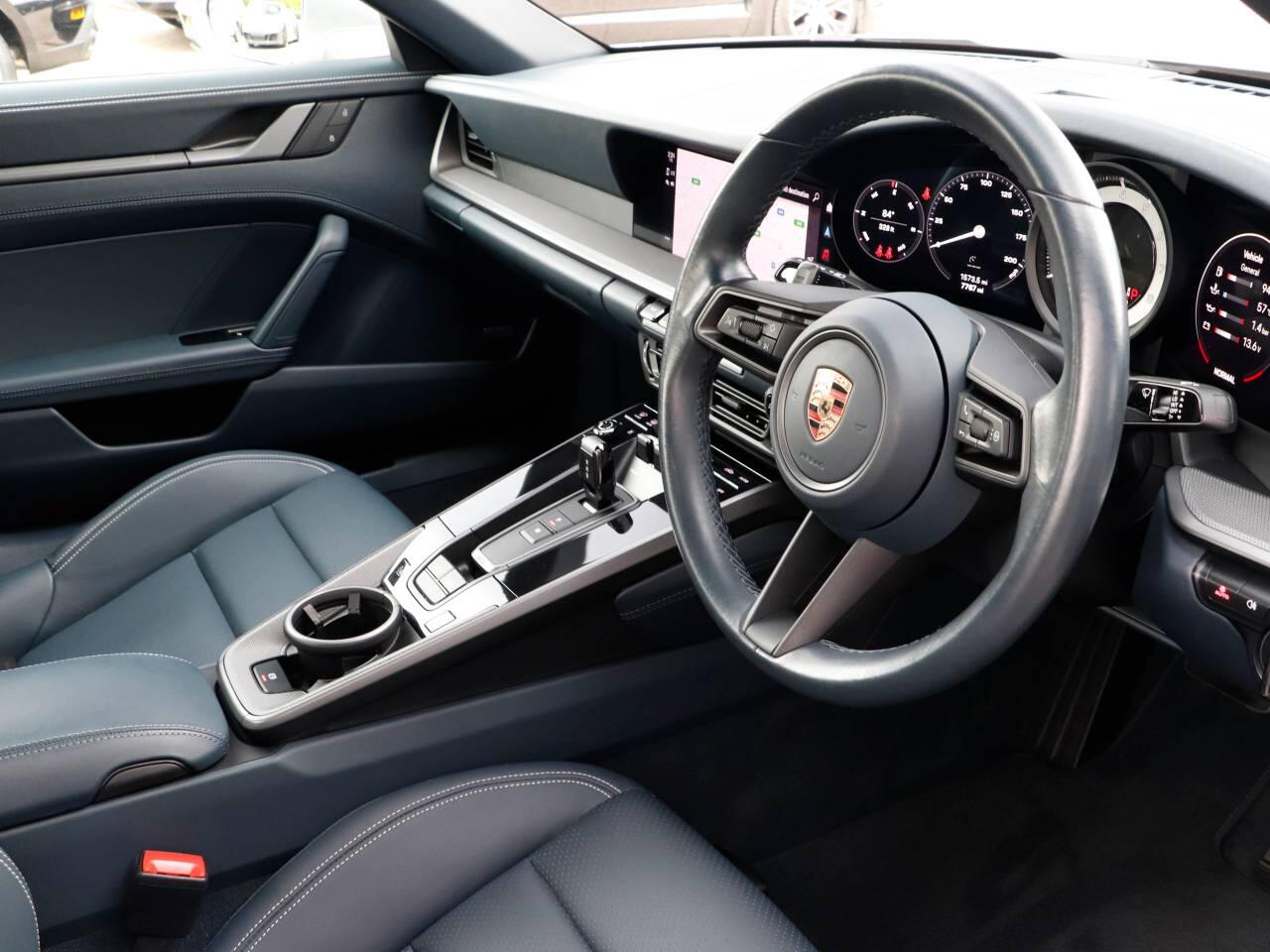 Porsche 911 view 4