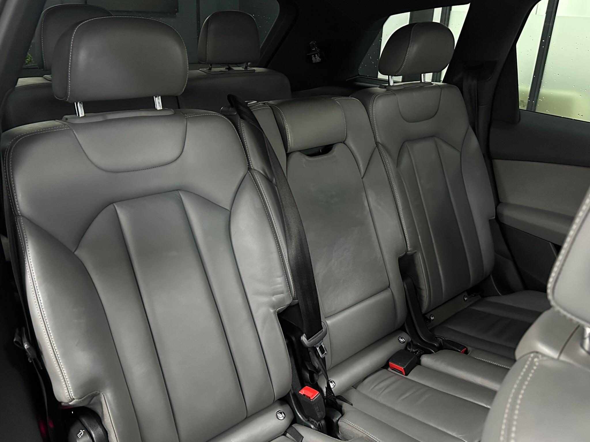 Audi Q7 view 37