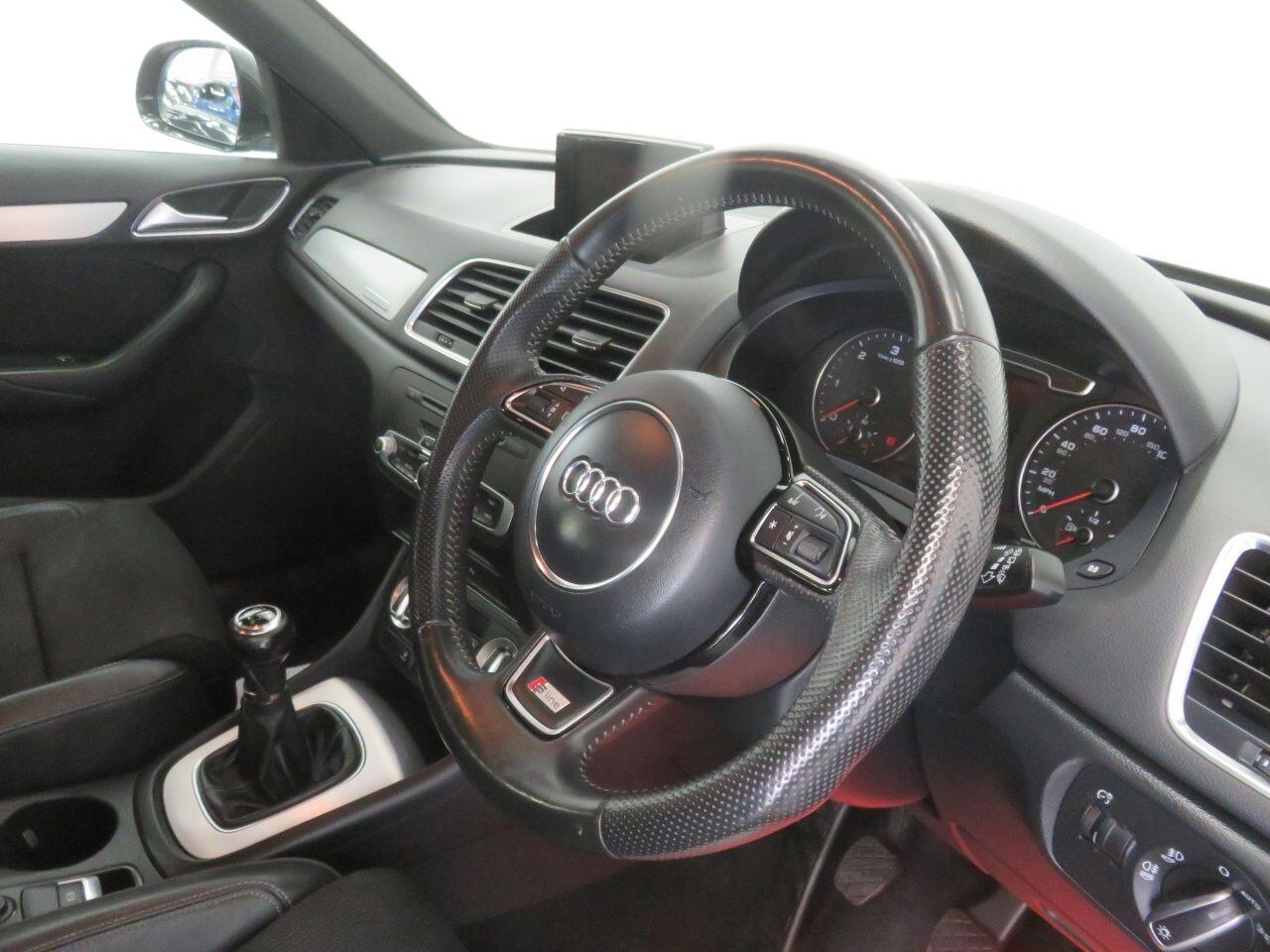 Audi Q3 view 44