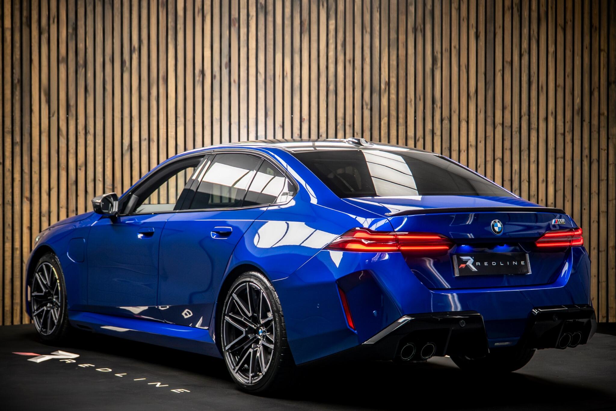 BMW M5 view 3