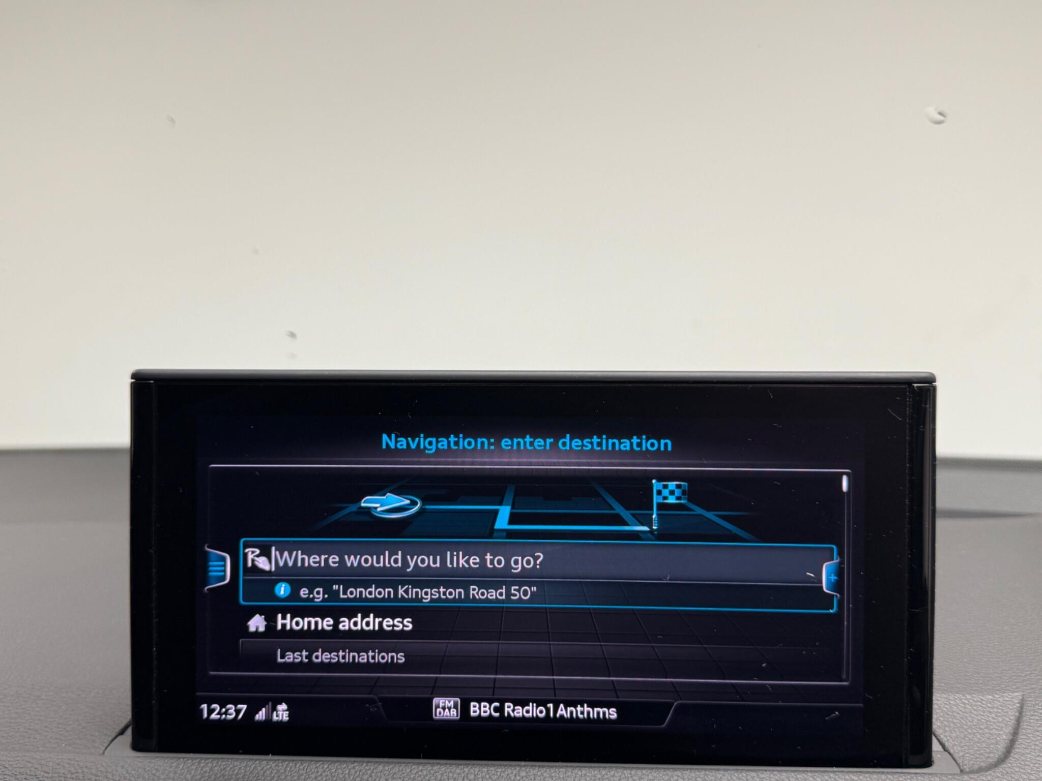 Audi Q2 view 15