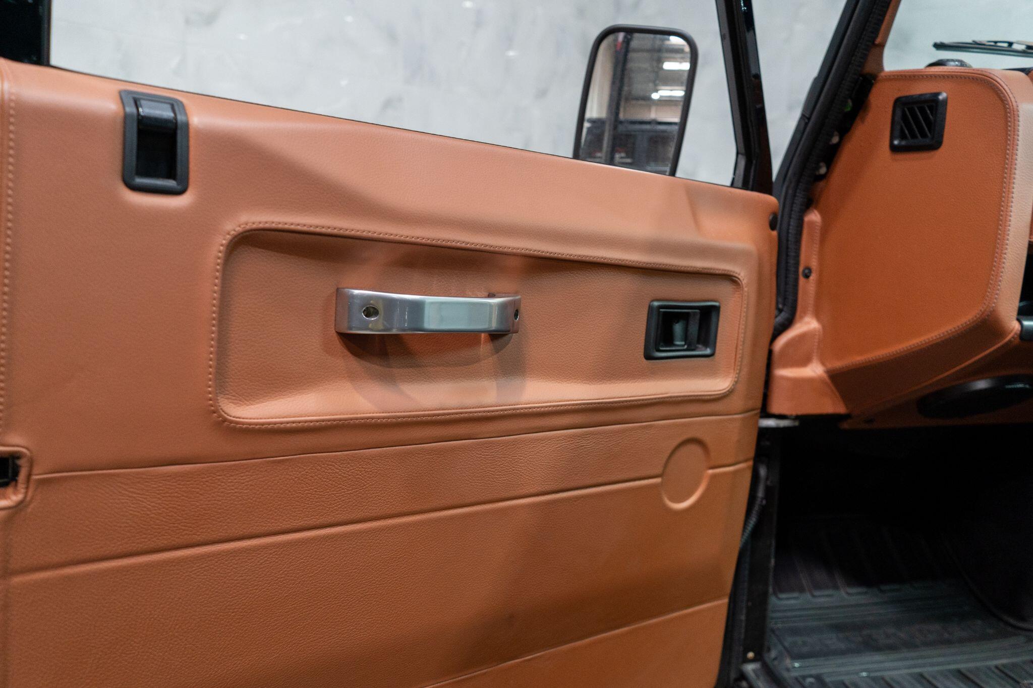 Land Rover Defender view 30