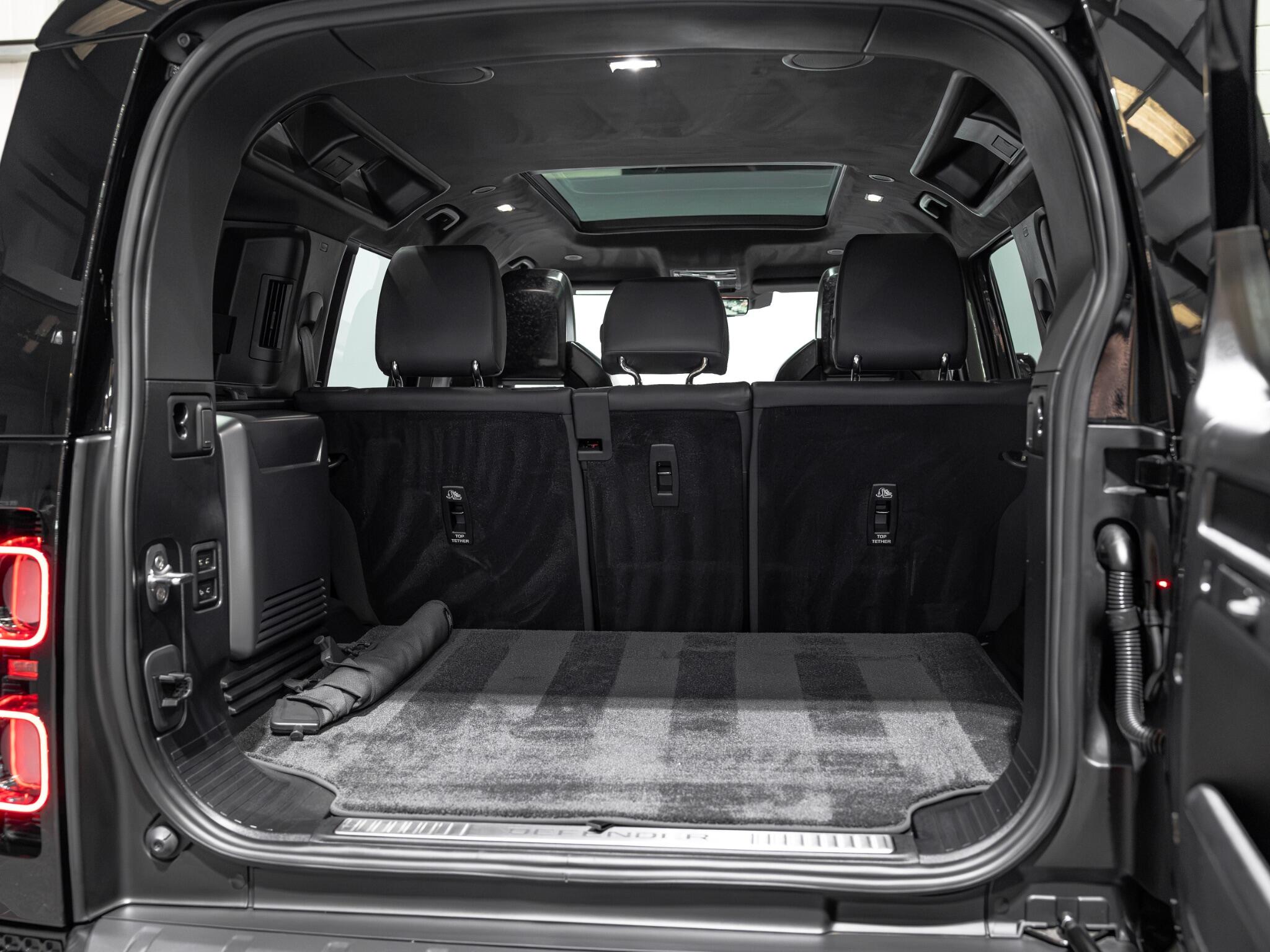 Land Rover Defender view 34