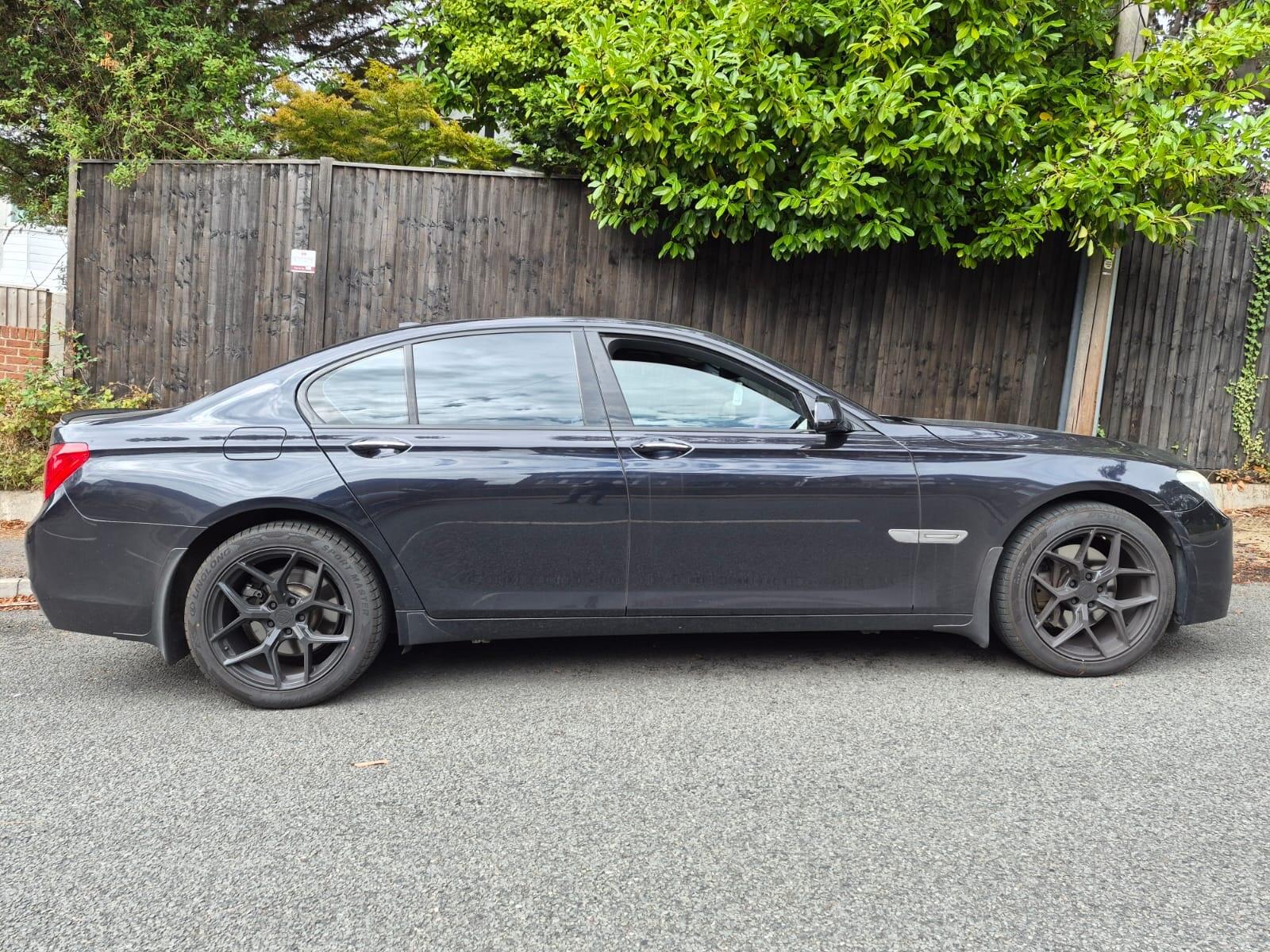 BMW 7 Series view 13