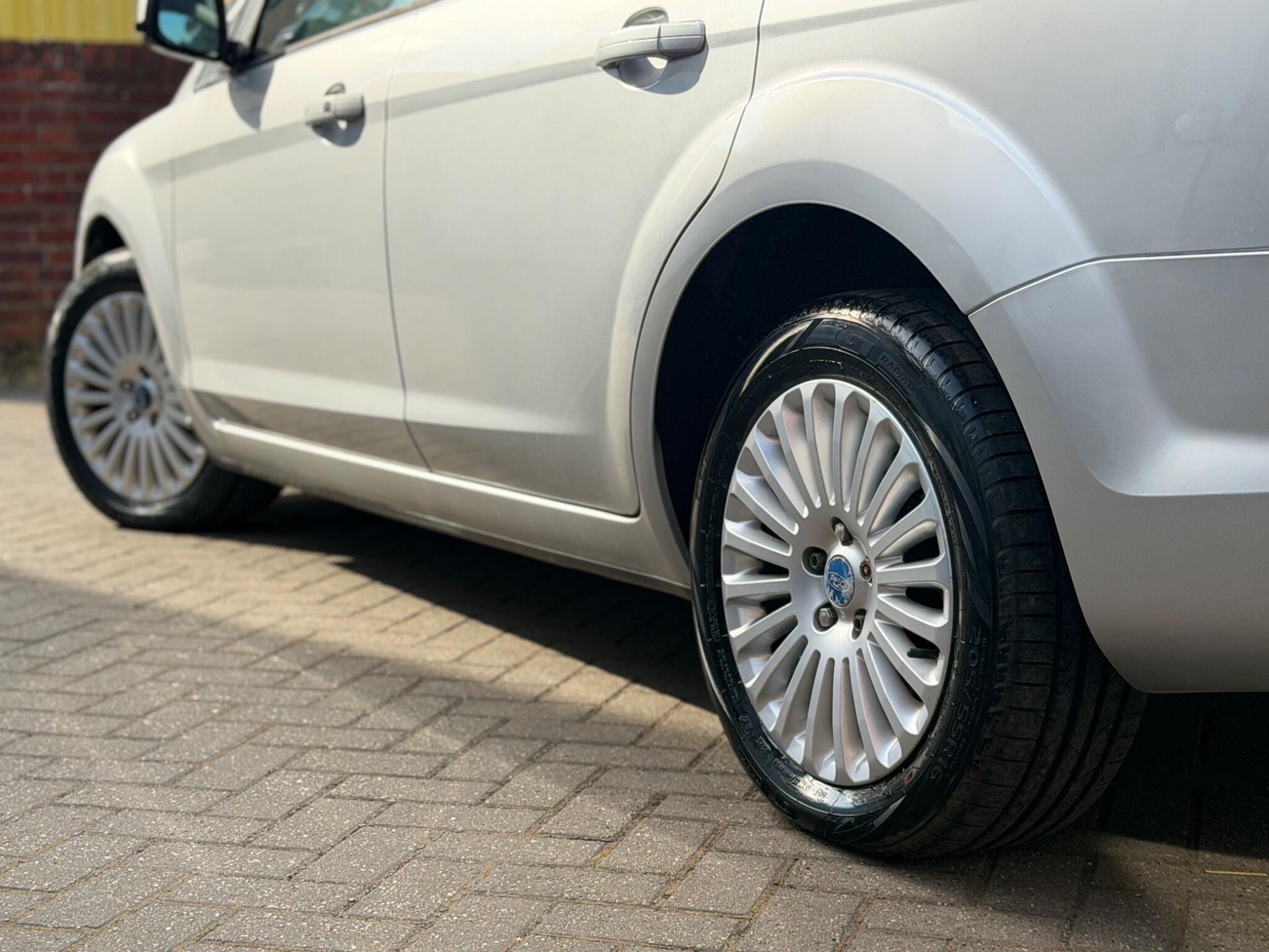 Ford Focus view 13