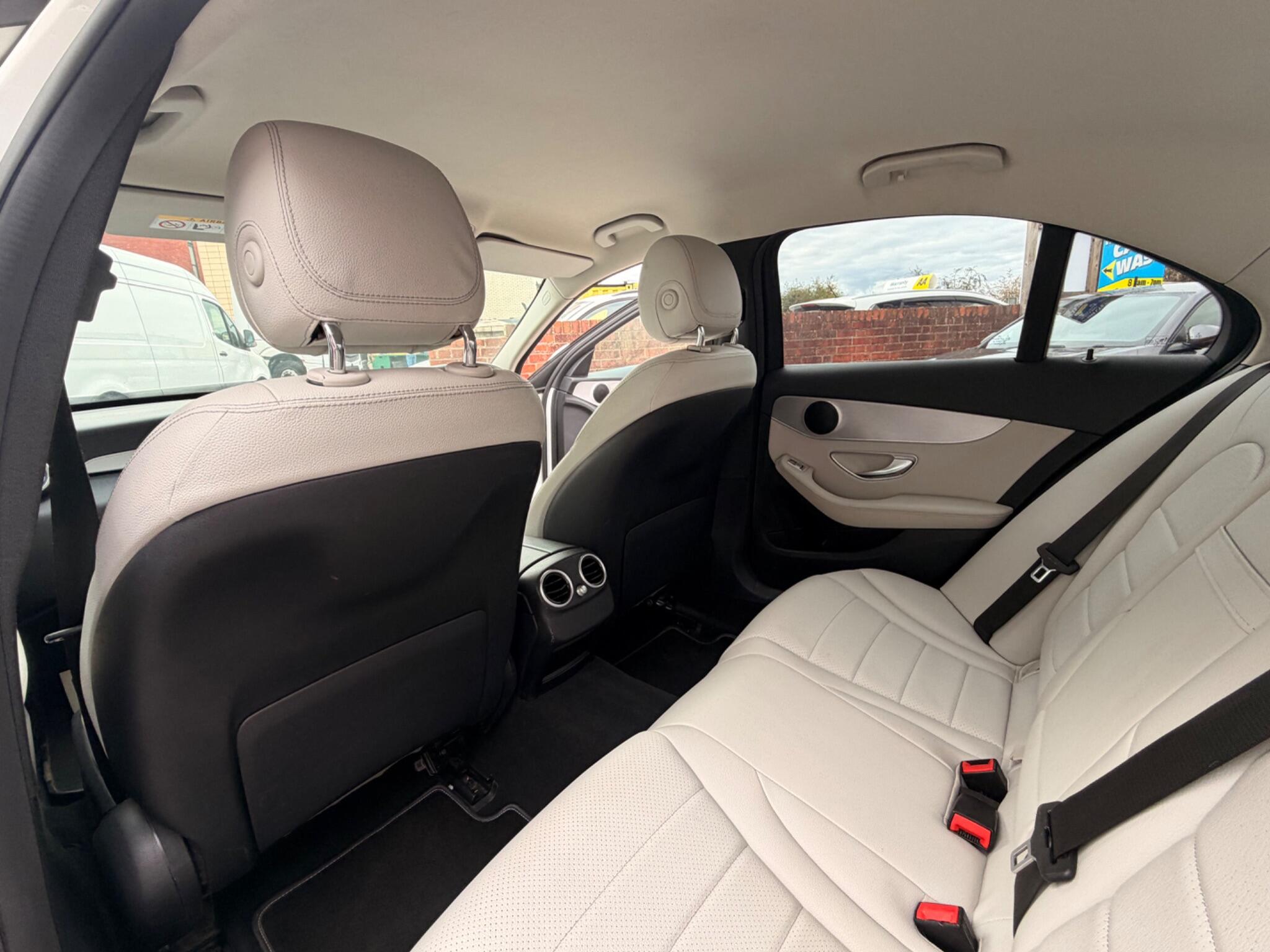 Mercedes-Benz C-Class view 25