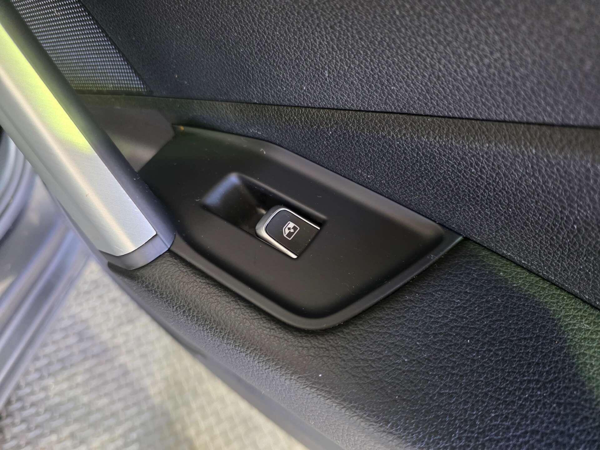Audi Q2 view 13