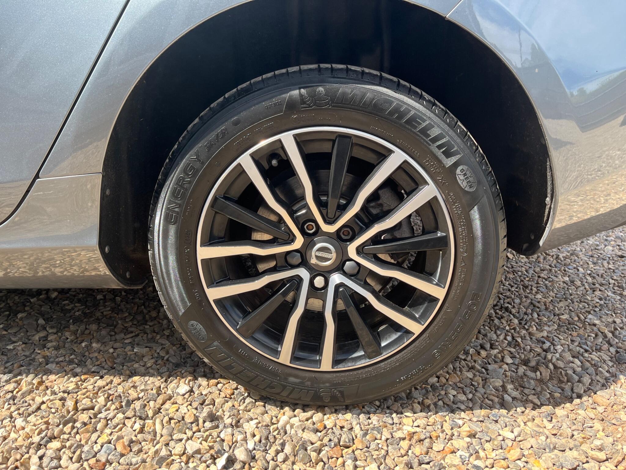 Volvo V40 view 8