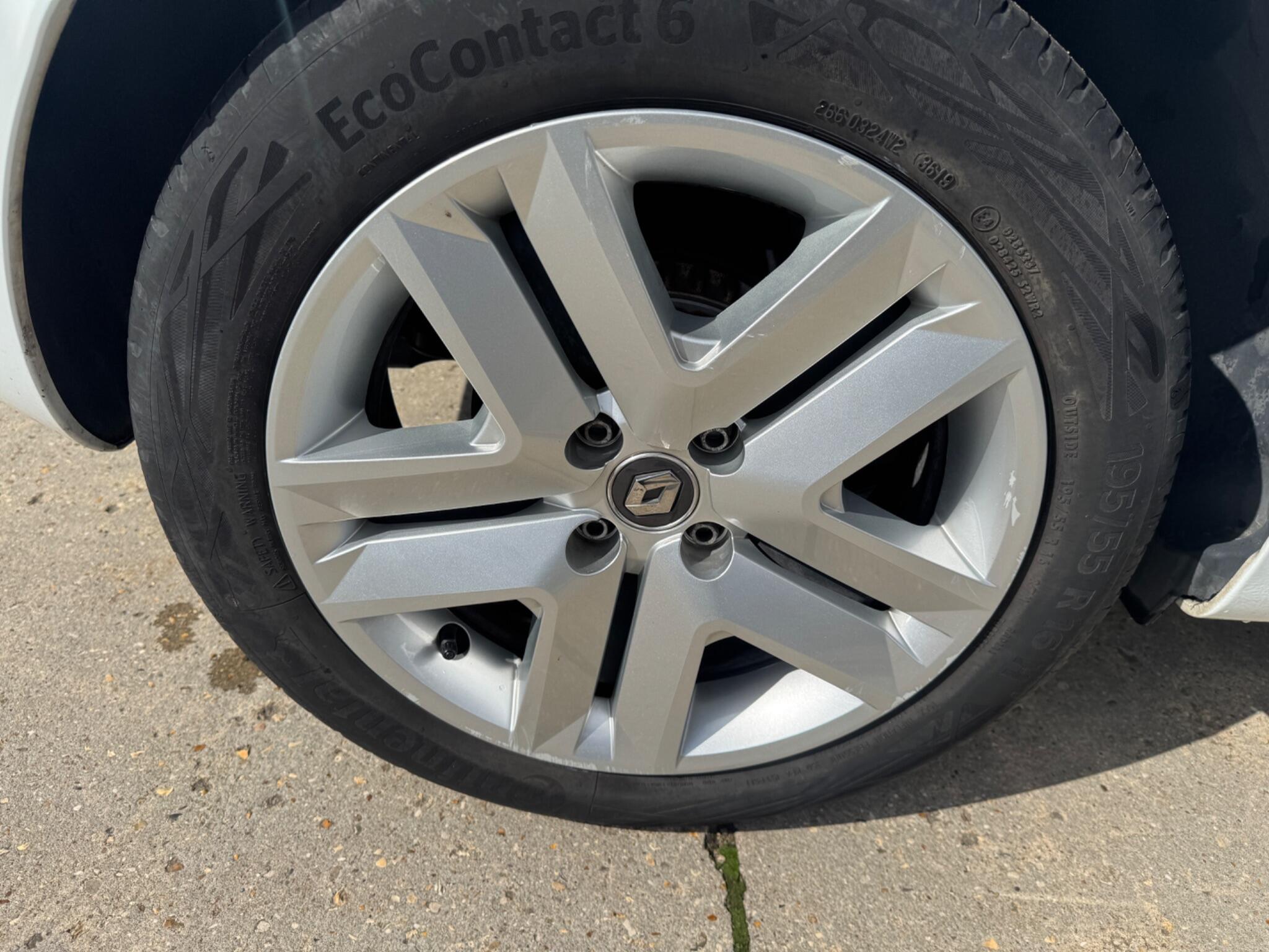 Renault Clio view 14