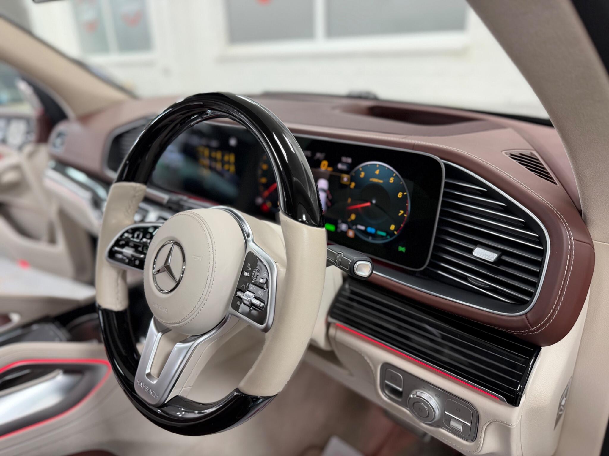 Mercedes-Benz GLS view 23