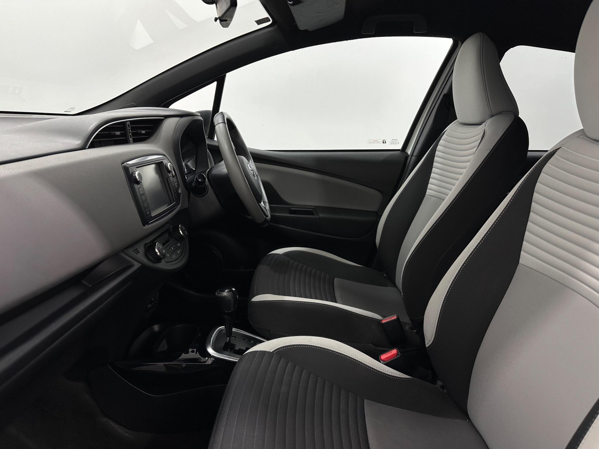 Toyota Yaris view 32