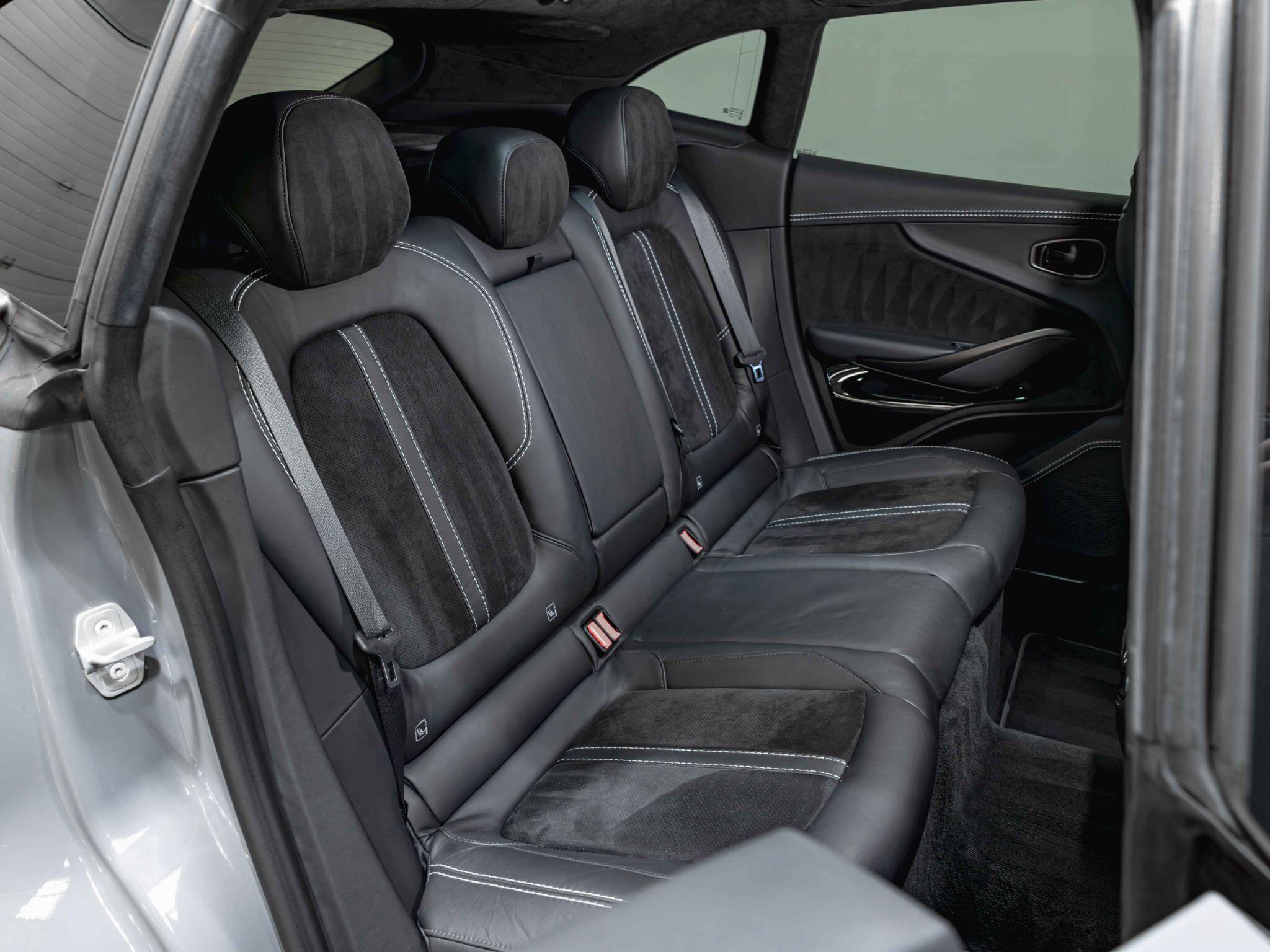 Aston Martin DBX view 28