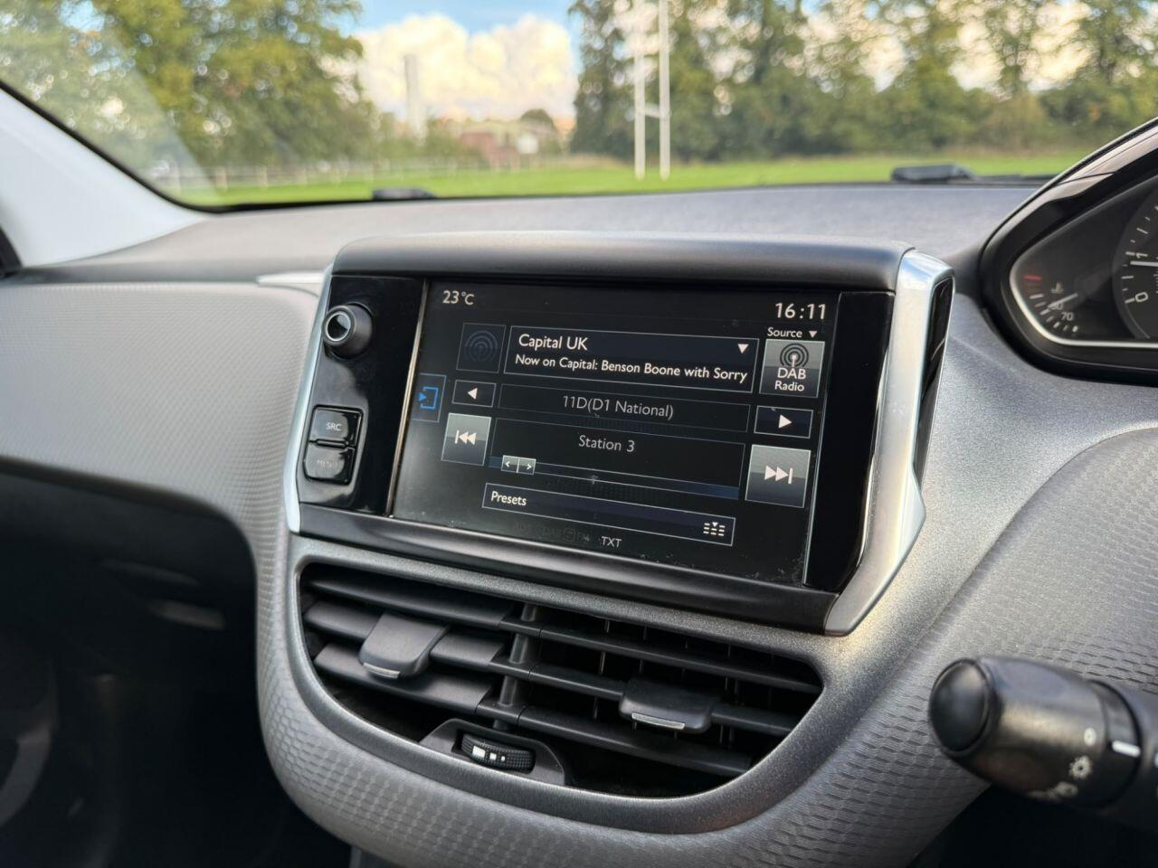 Peugeot 208 view 31