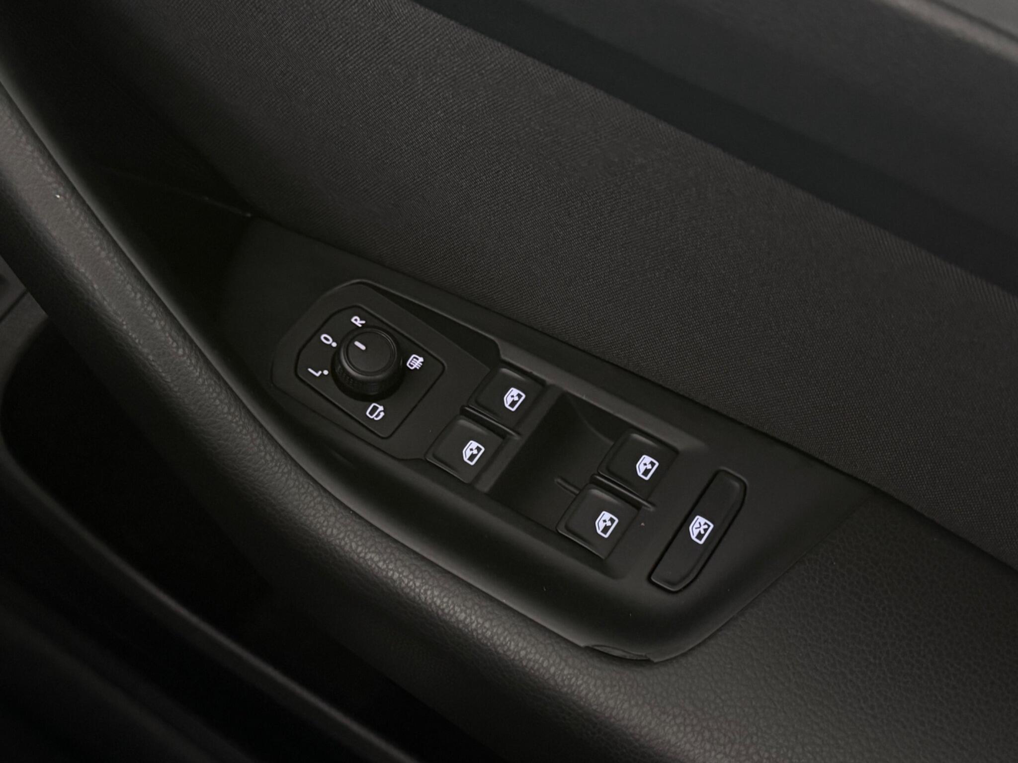 Volkswagen Passat view 26