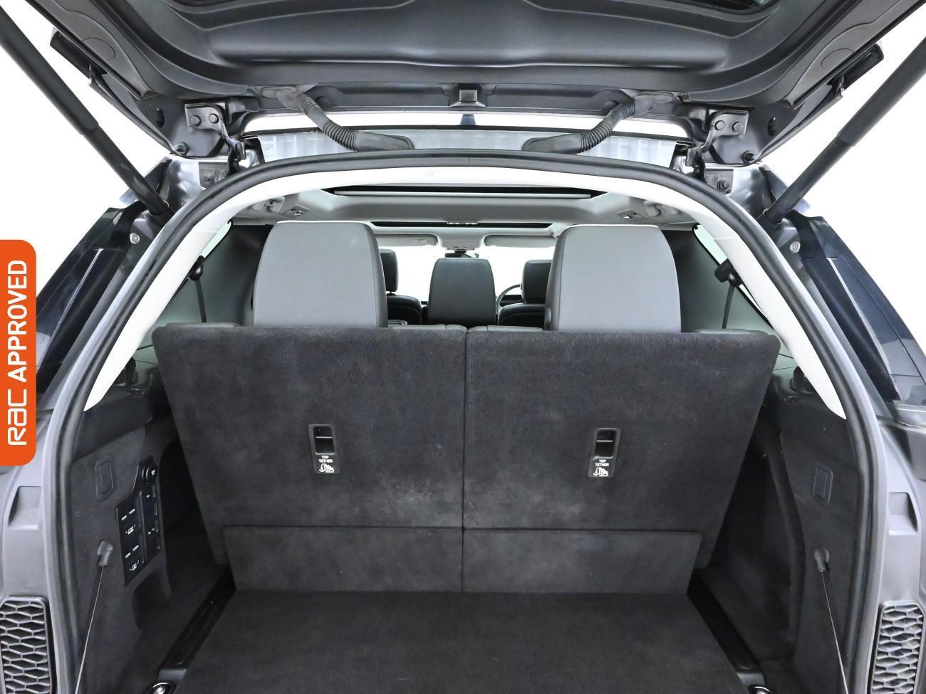 Land Rover Discovery view 13