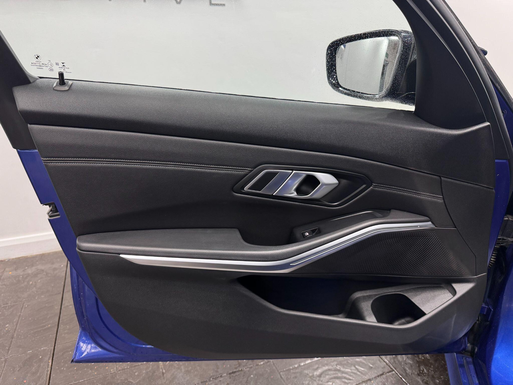 BMW 3 Series view 52