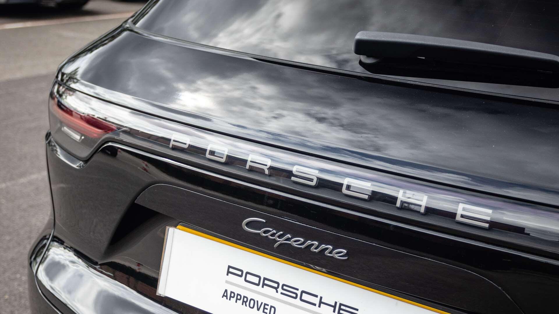 Porsche Cayenne view 37