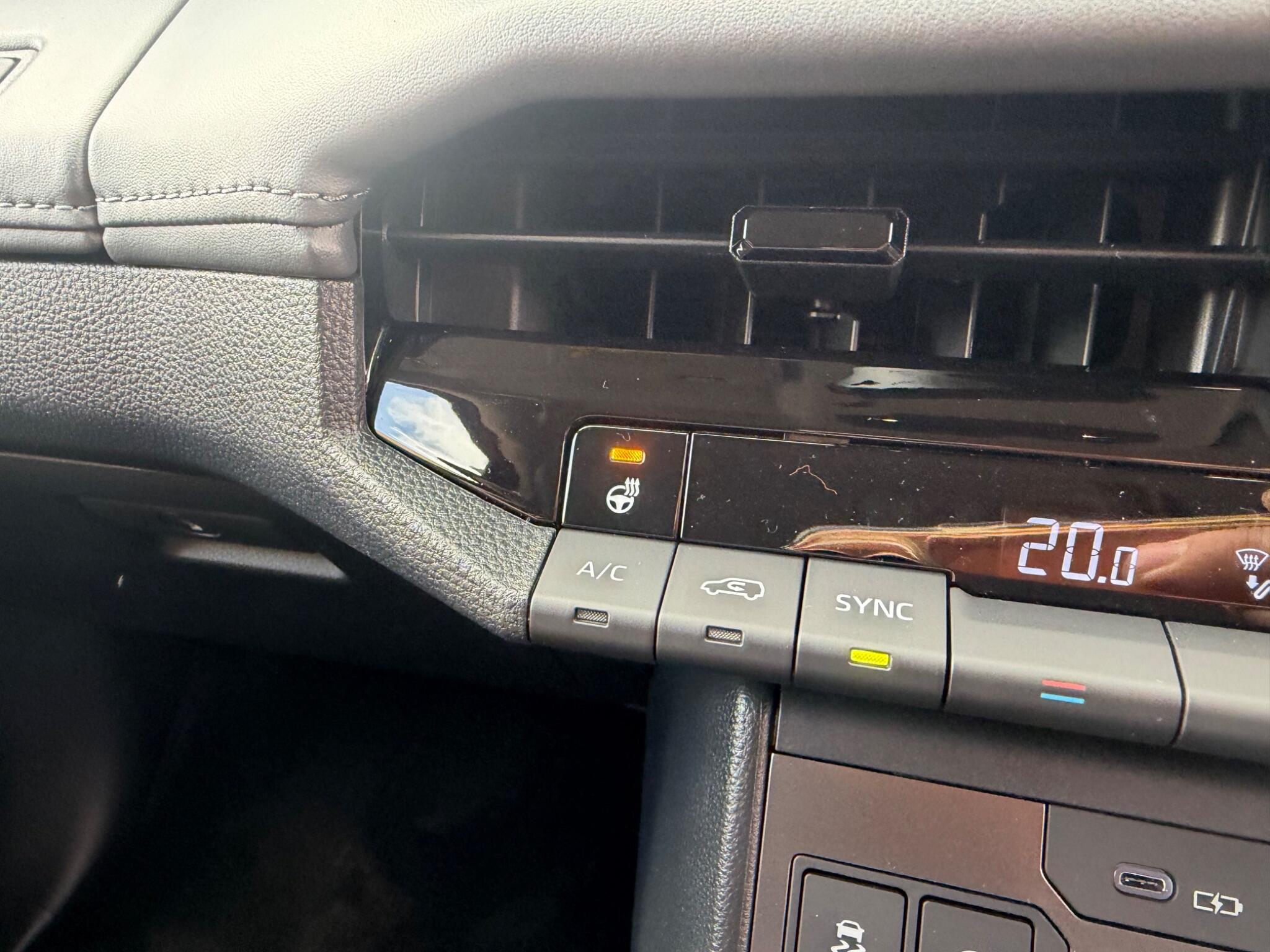 Toyota Hilux view 20