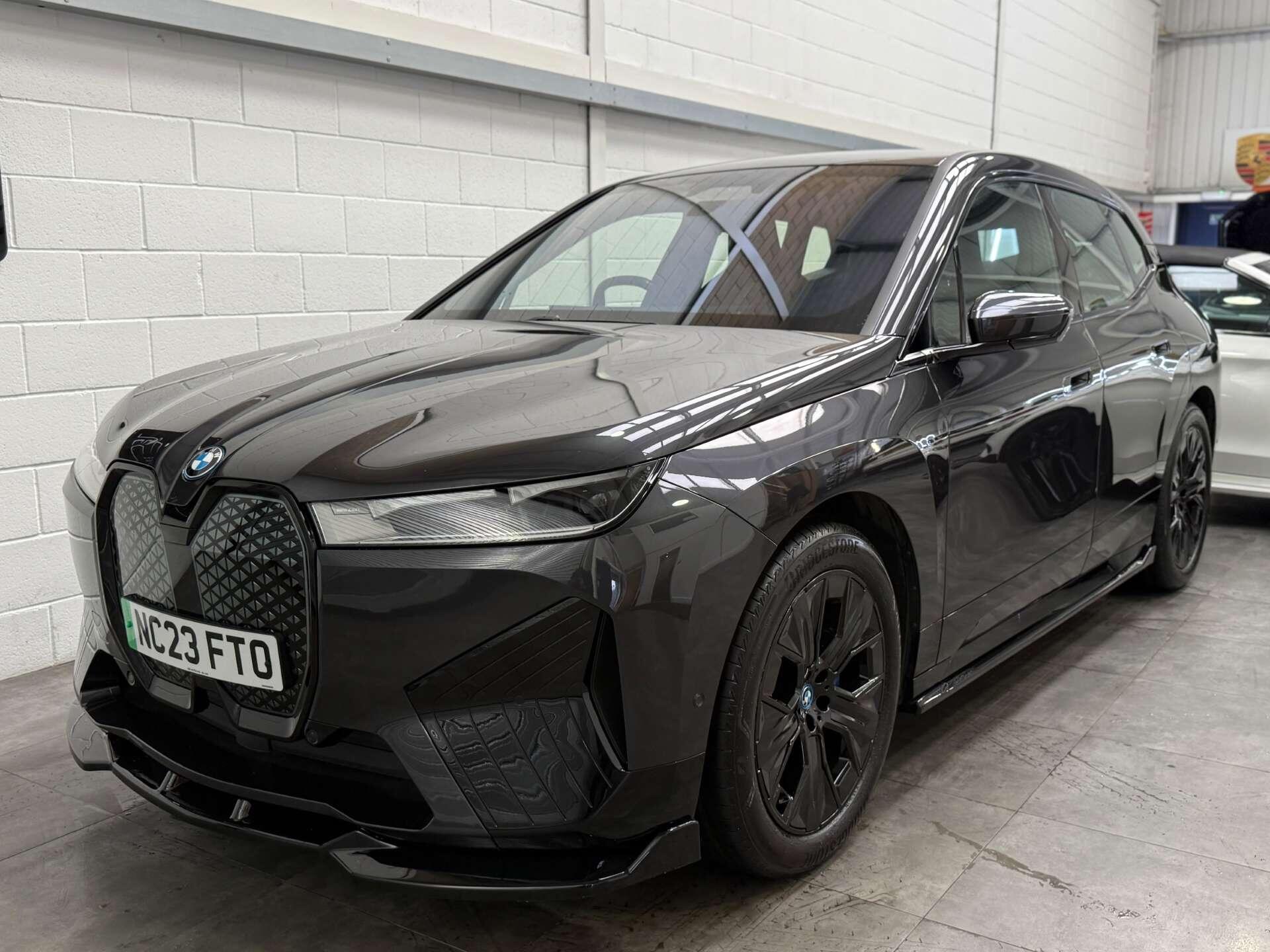 BMW Ix view 3