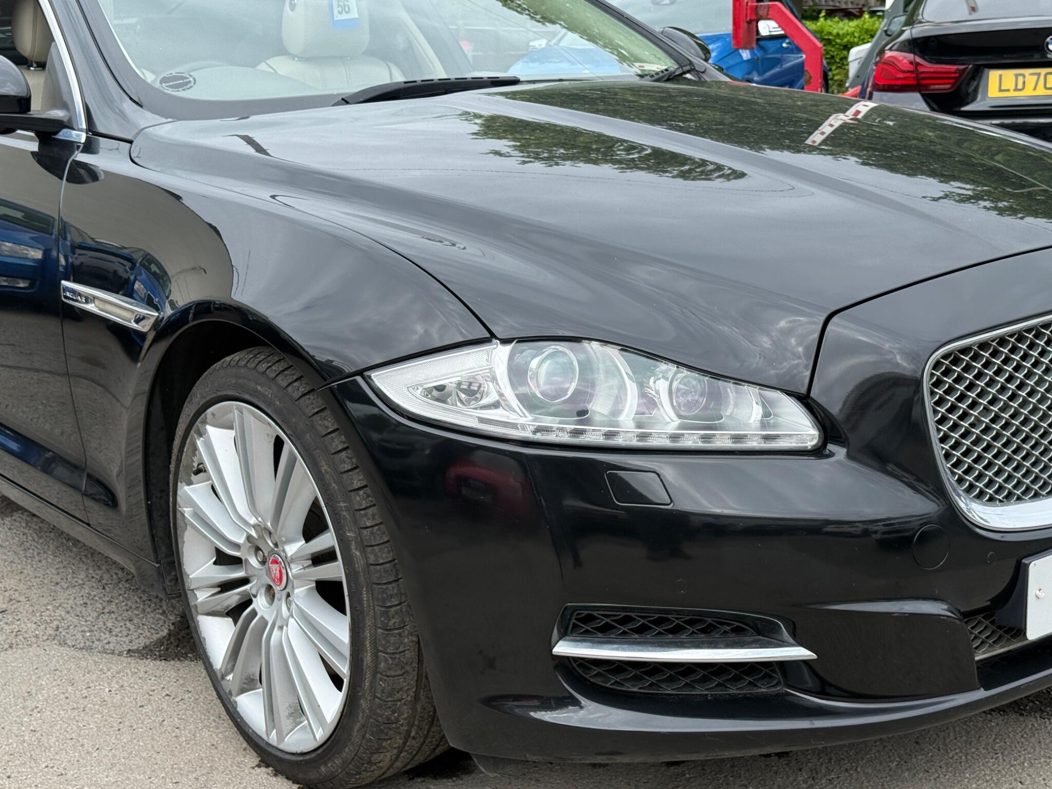 Jaguar XJ - Image 25