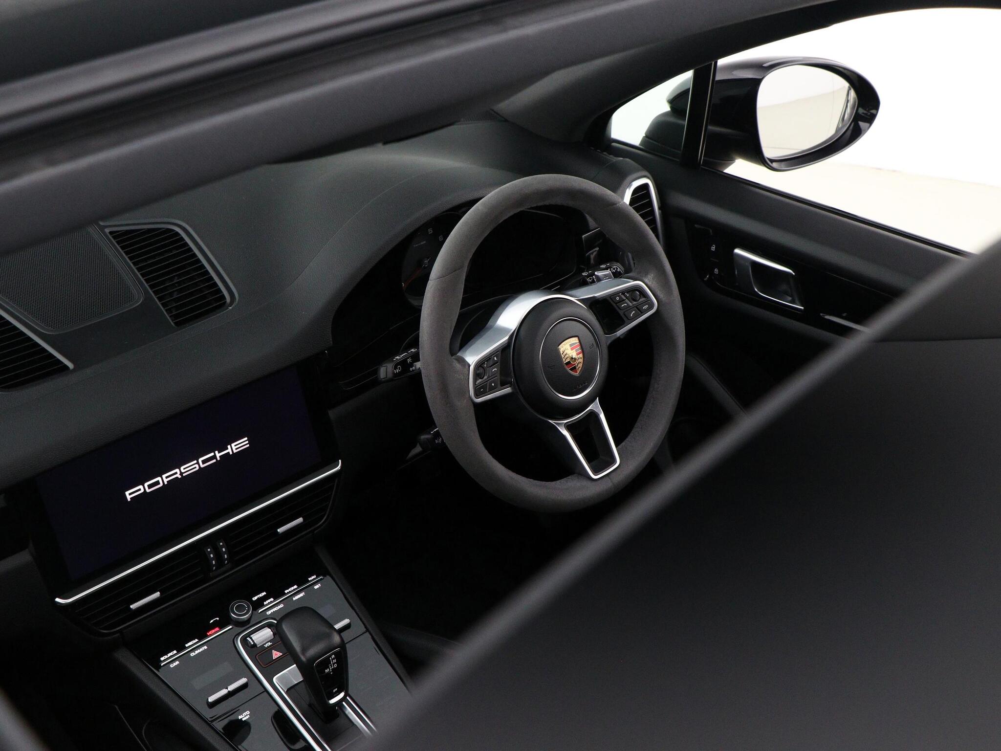 Porsche Cayenne view 31