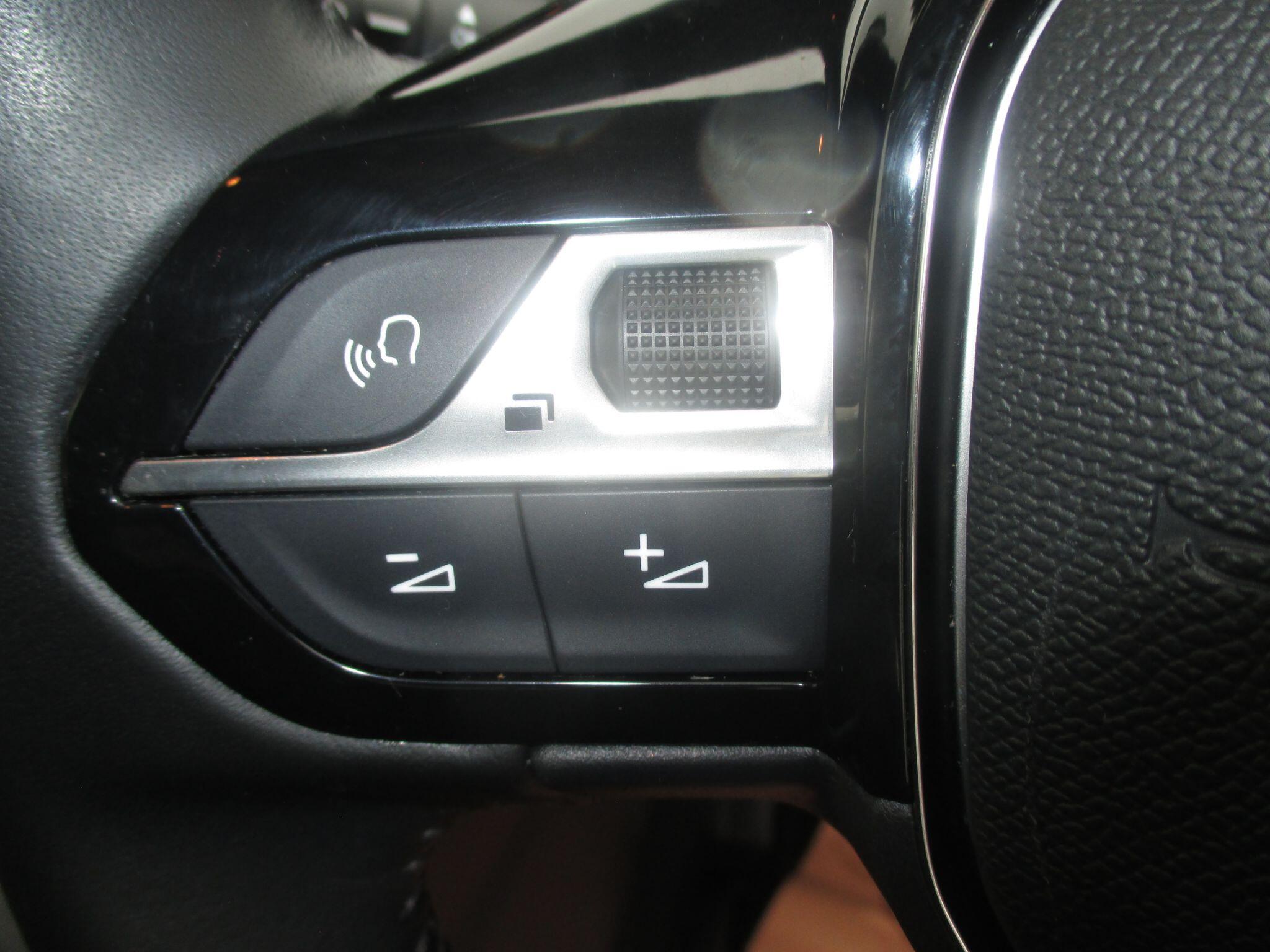 Peugeot 208 view 36