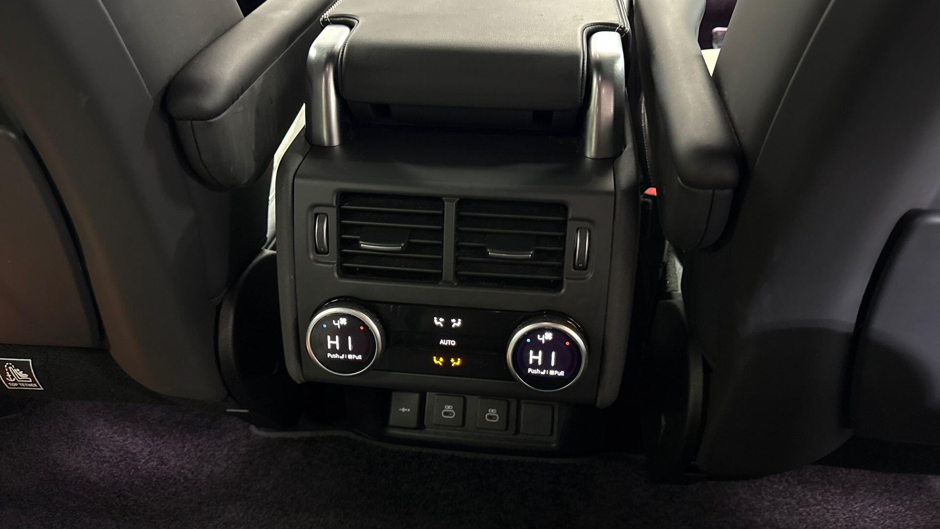 Land Rover Discovery view 18