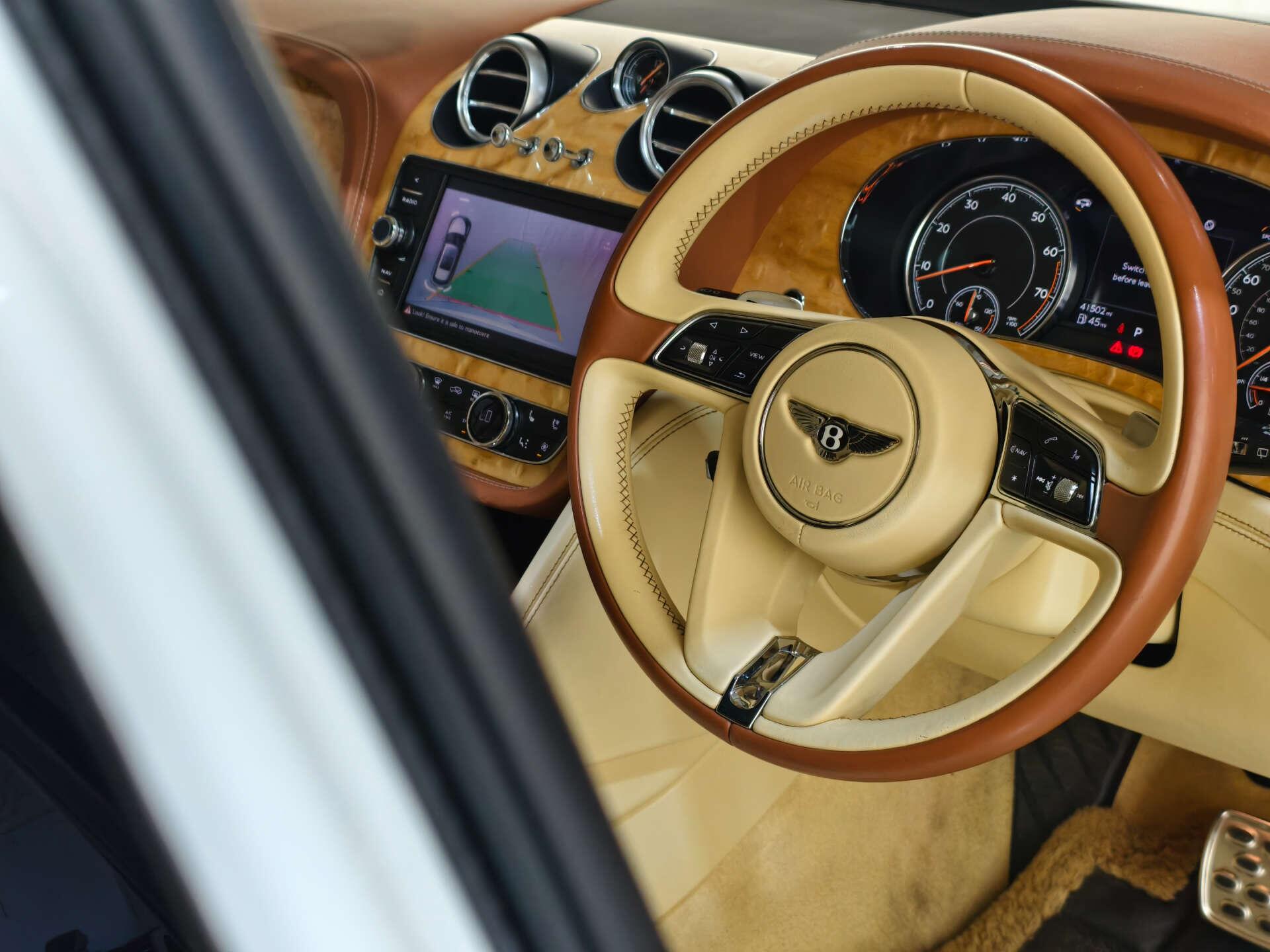 Bentley Bentayga view 44
