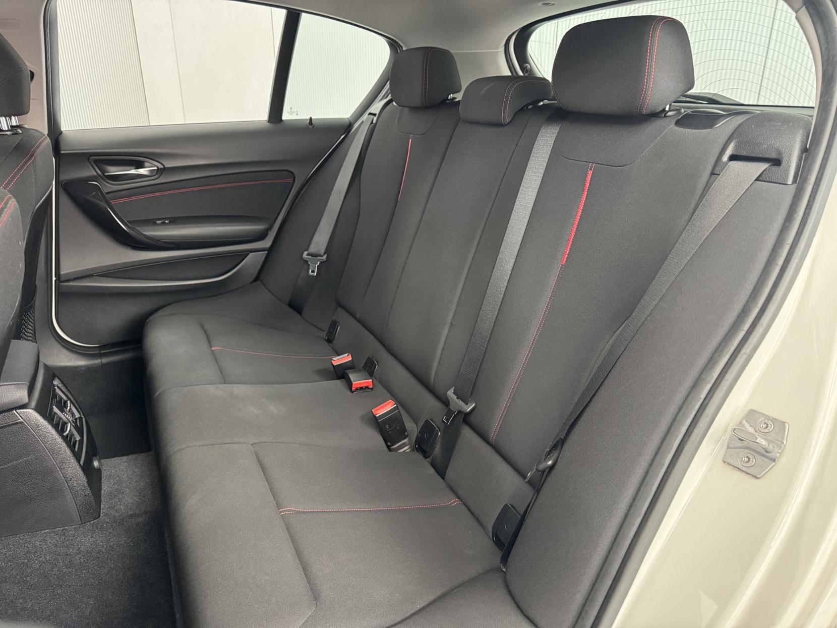BMW 1 Series view 54