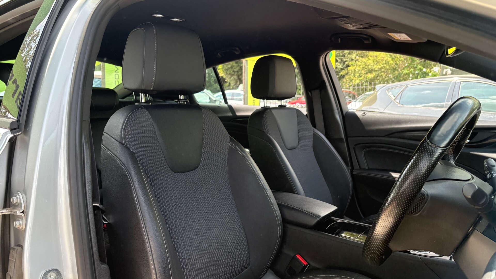 Vauxhall Insignia view 8