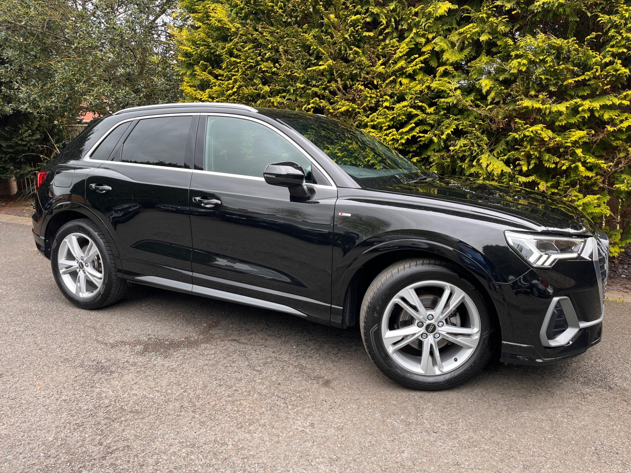 Audi Q3 view 21