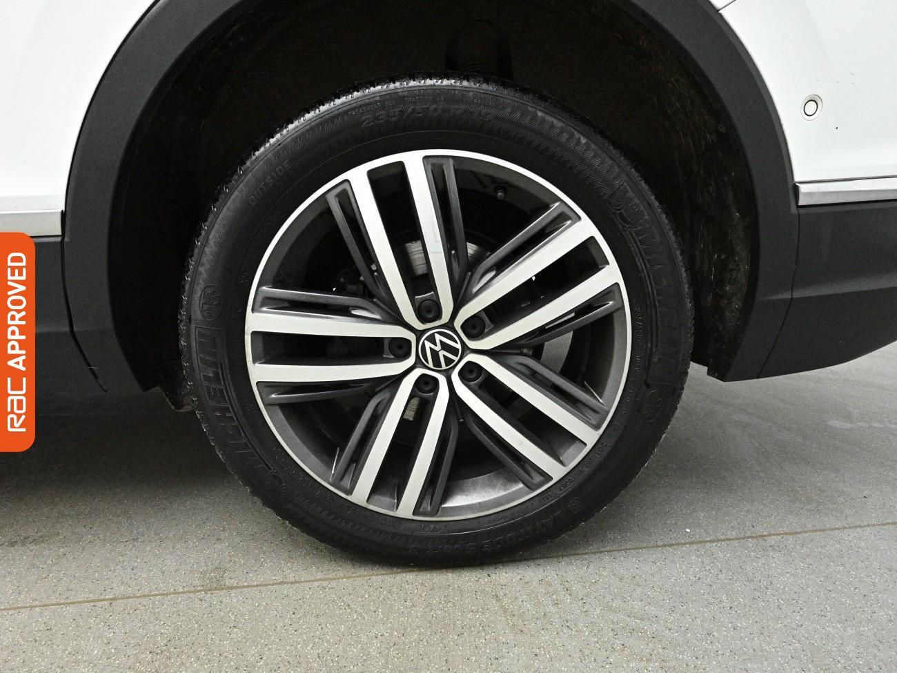 Volkswagen Tiguan Allspace view 16
