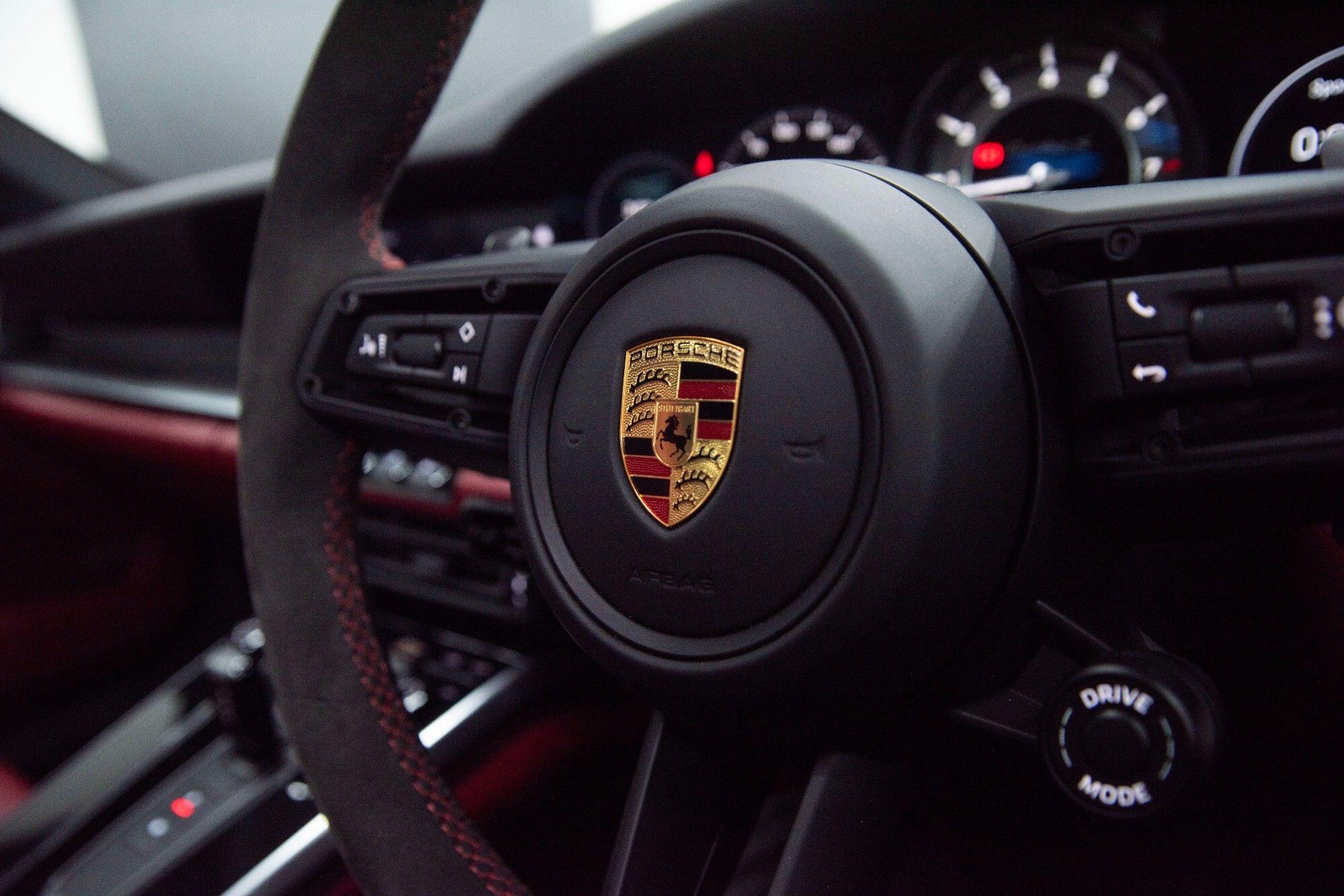 Porsche 911 view 30