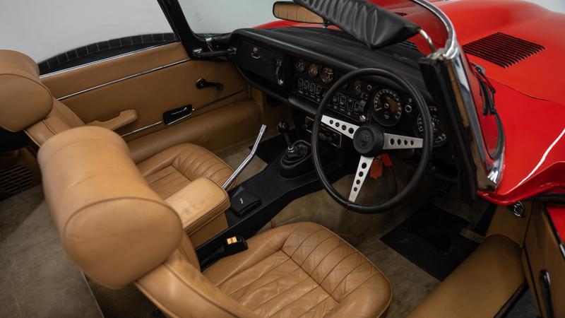 Jaguar E-Type view 16